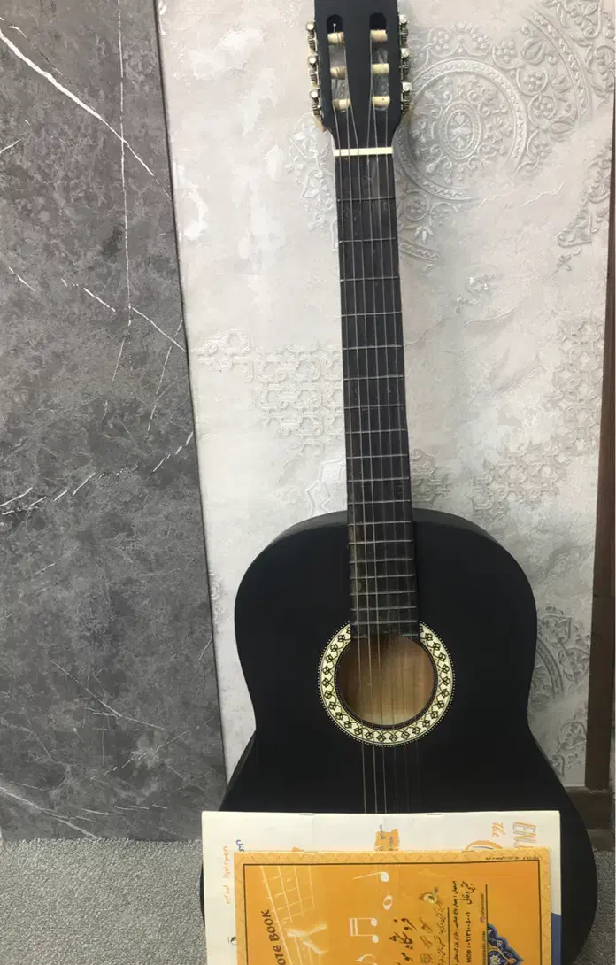 فروش گیتار کوک شده همراه ۲کتاب آموزشی|گیتار، بیس، امپلیفایر|فولادشهر, مسکن مهر فولادشهر|دیوار