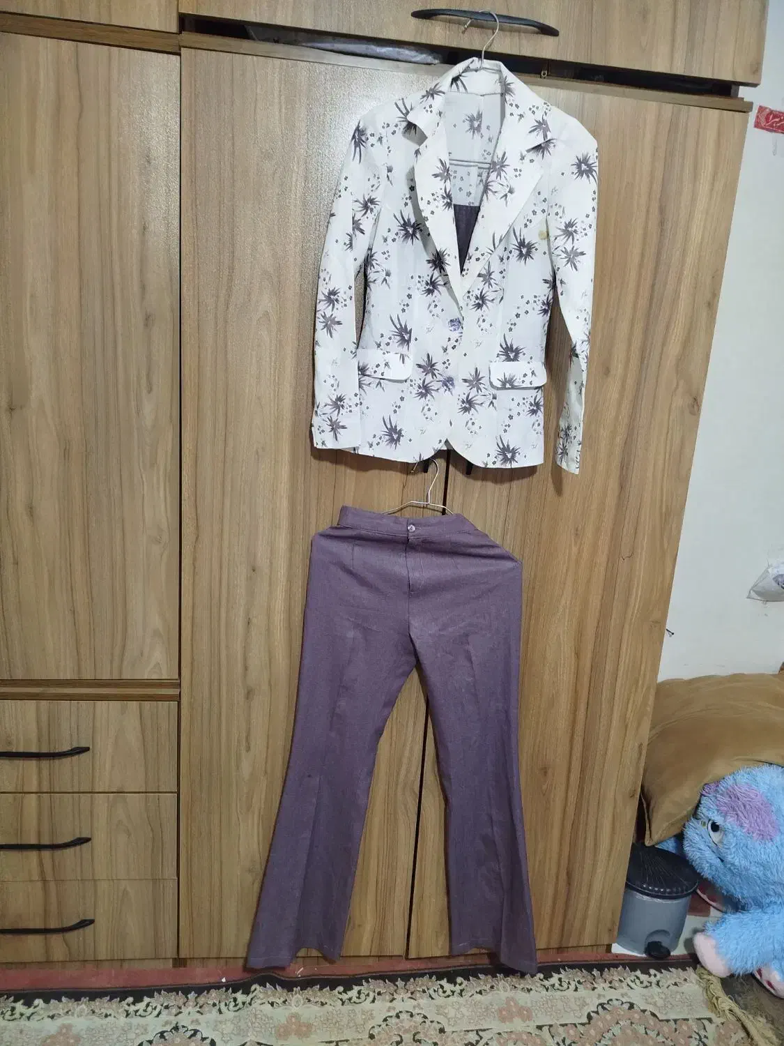 پوشاک|لباس|مشکین‌دشت, |دیوار