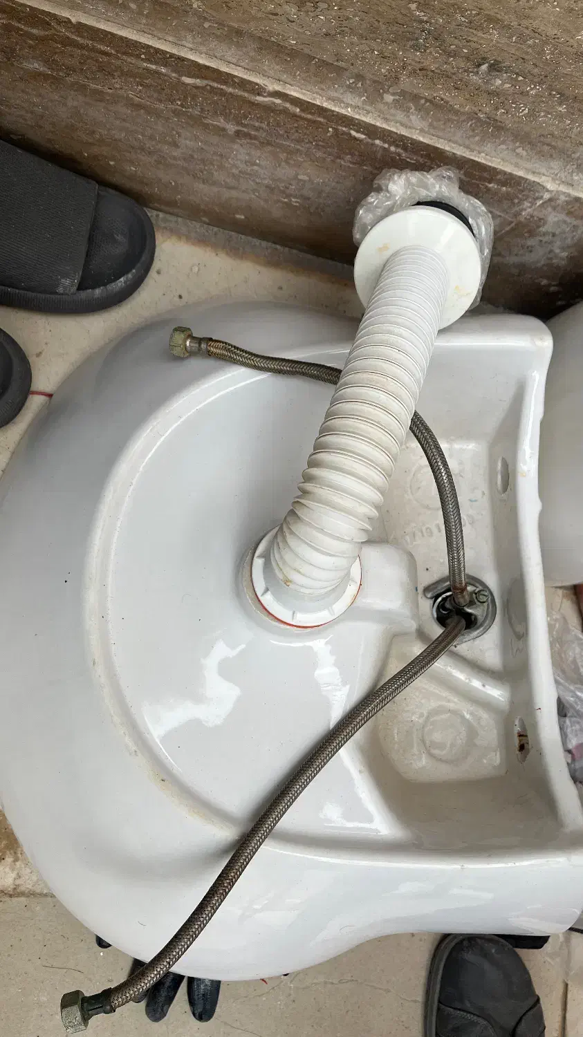 روشویی تمیز در حد نو|لوازم سرویس بهداشتی|کیش, |دیوار