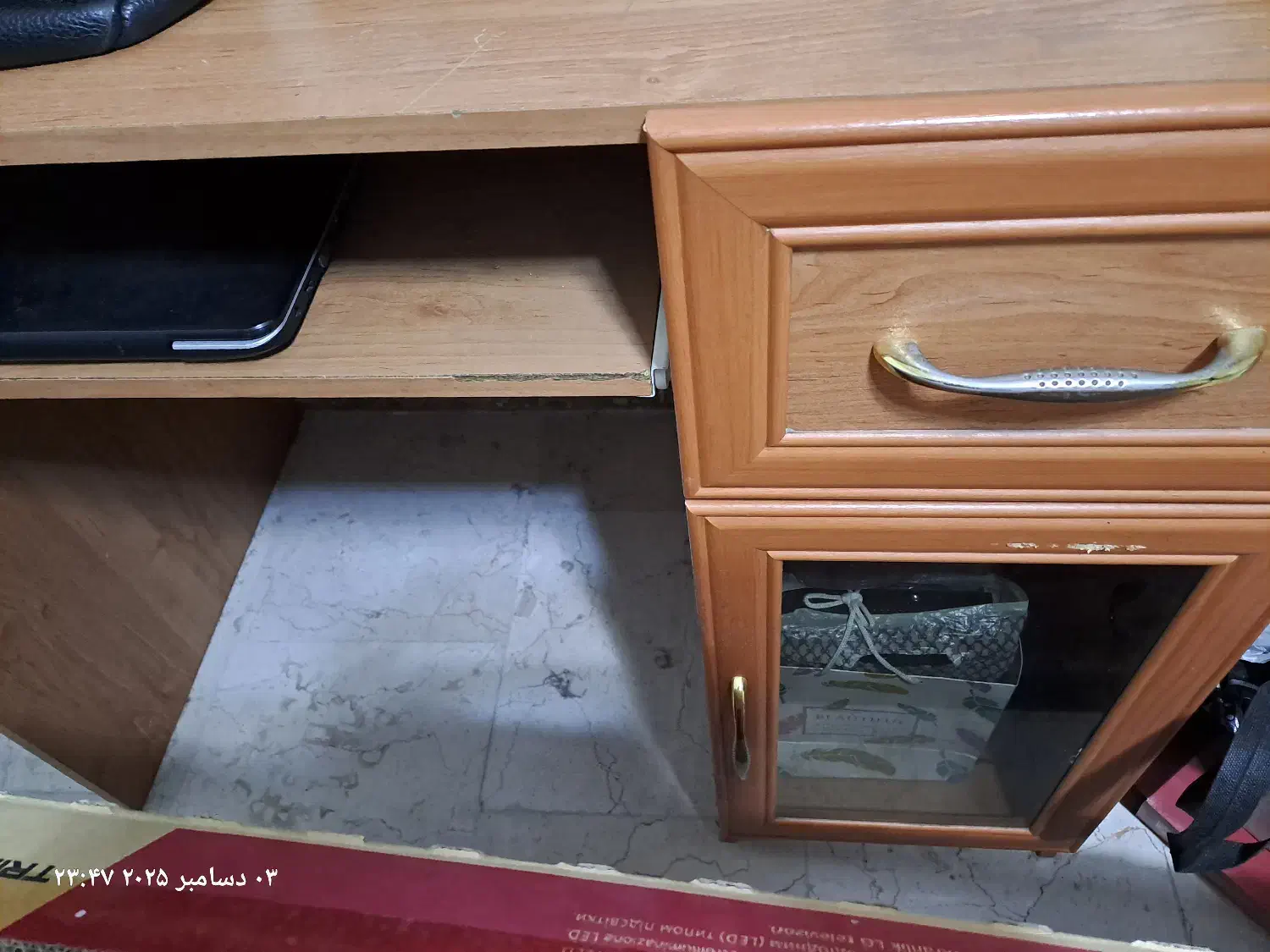 میز کامپیوتر وتخت یک نفره وتشک تخت|میز تحریر و کامپیوتر|تهران, پرستار|دیوار