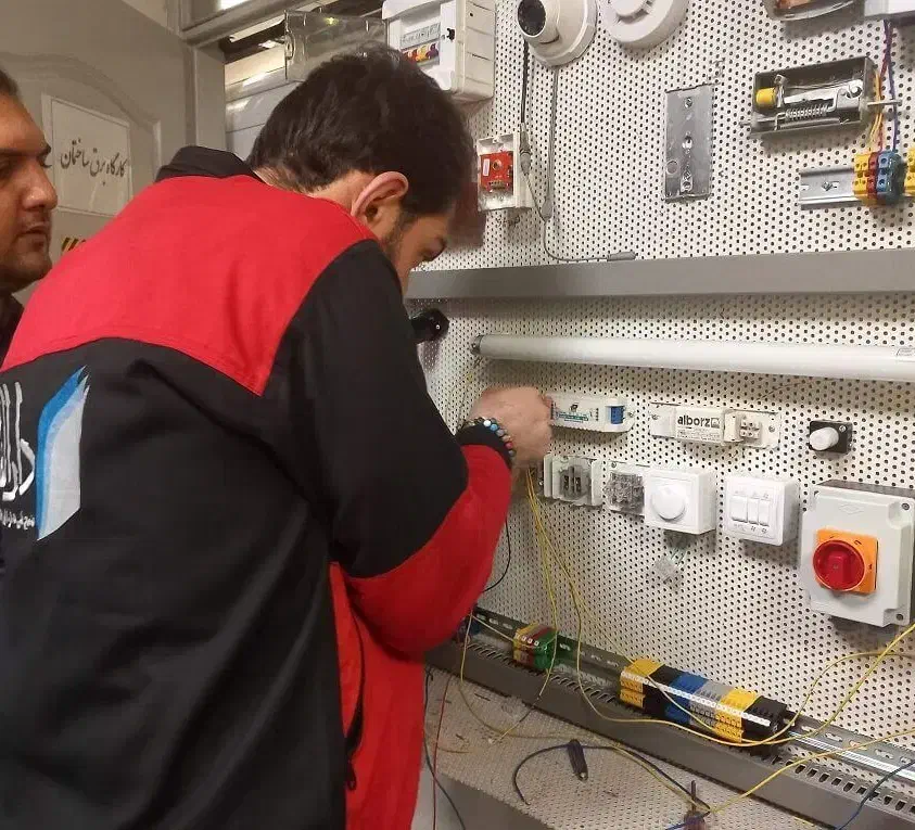 برقکار*سیمکشی*رفع اتصالی*هالوژن ونورمخفی*تمام مشهد|خدمات پیشه و مهارت|مشهد, نوید|دیوار