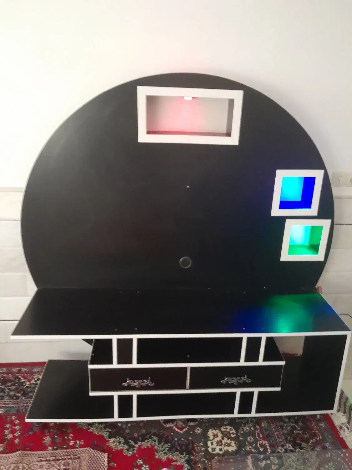 میز تلویزیون سالم۱۵۰۰۰۰۰ تومن تخفیف پای معامله|میز تلویزیون|آران و بیدگل, |دیوار