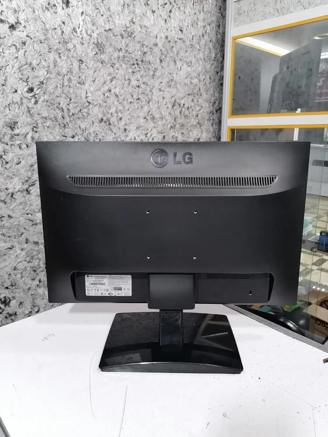 مانیتور 19 اینچ ال ای دی LG|قطعات و لوازم جانبی رایانه|ایلام, |دیوار