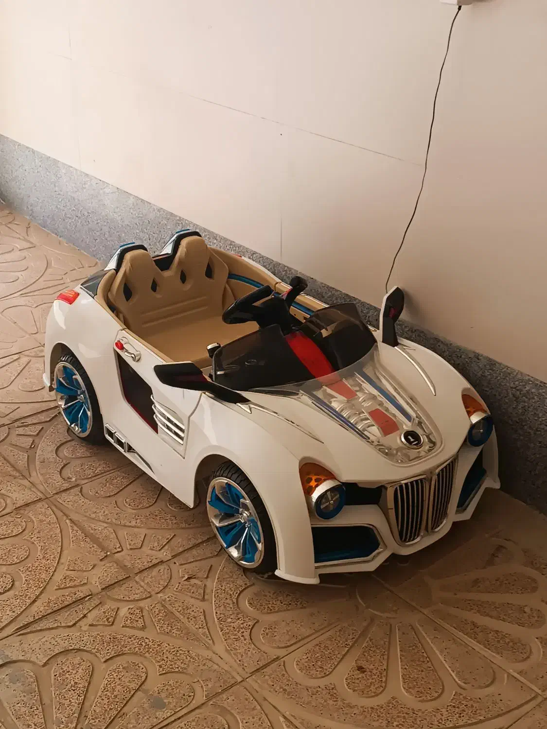 ماشین شارژی|اسباب‌‌بازی|میانه, |دیوار