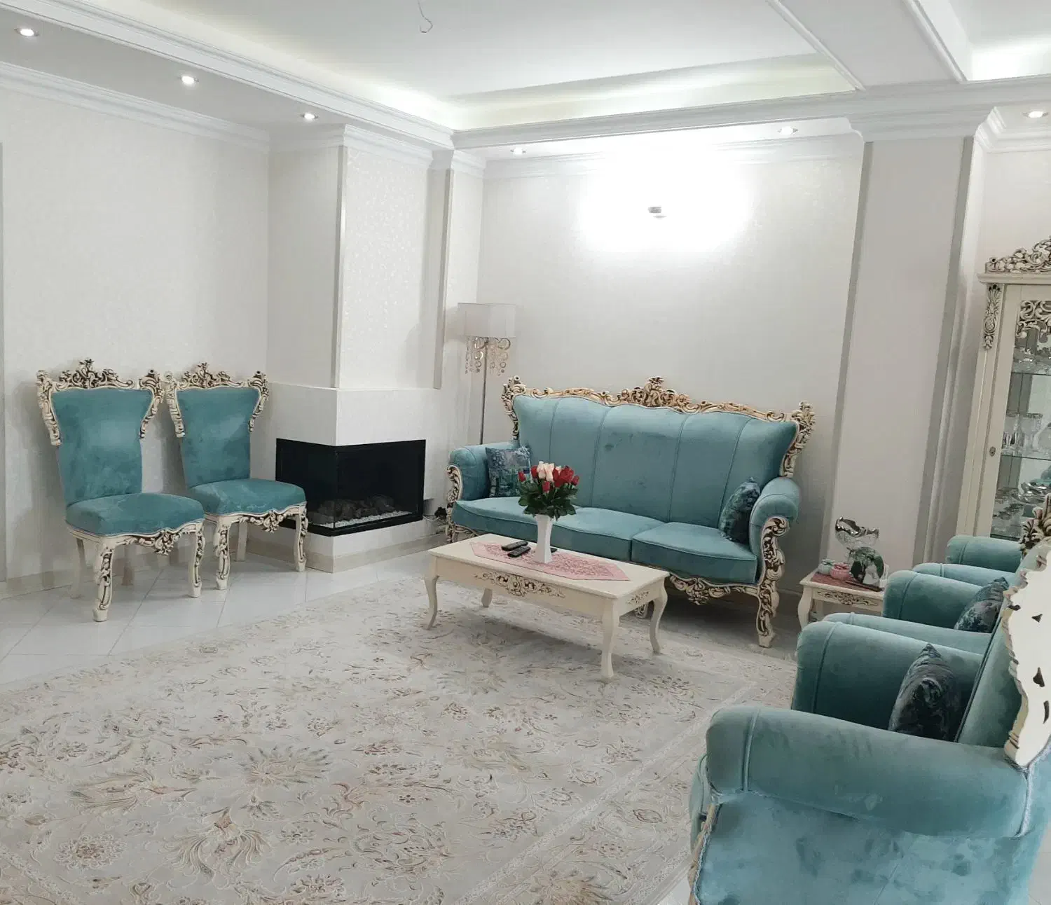 مبل کلاسیک ۹ نفره و میز نهار خوری|مبلمان خانگی و میز عسلی|اندیشه, شهرک کوثر|دیوار