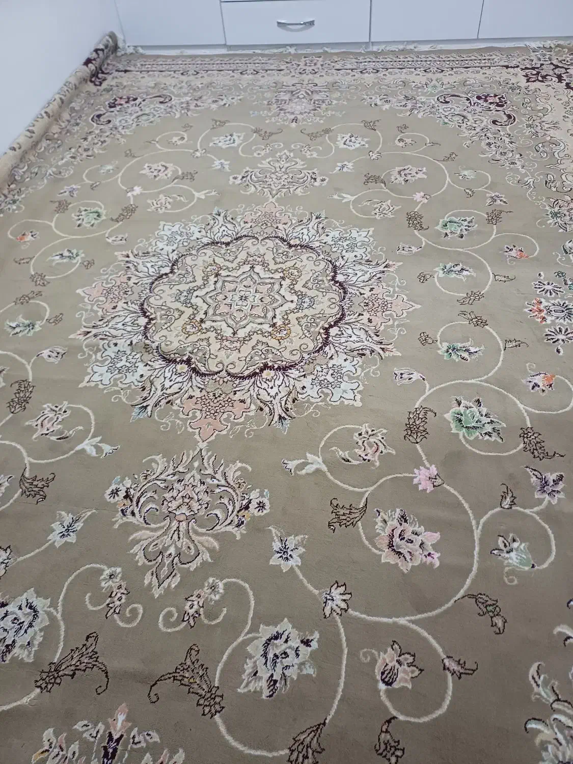 فرش گردویی سالم|فرش|اسلامآباد غرب, |دیوار