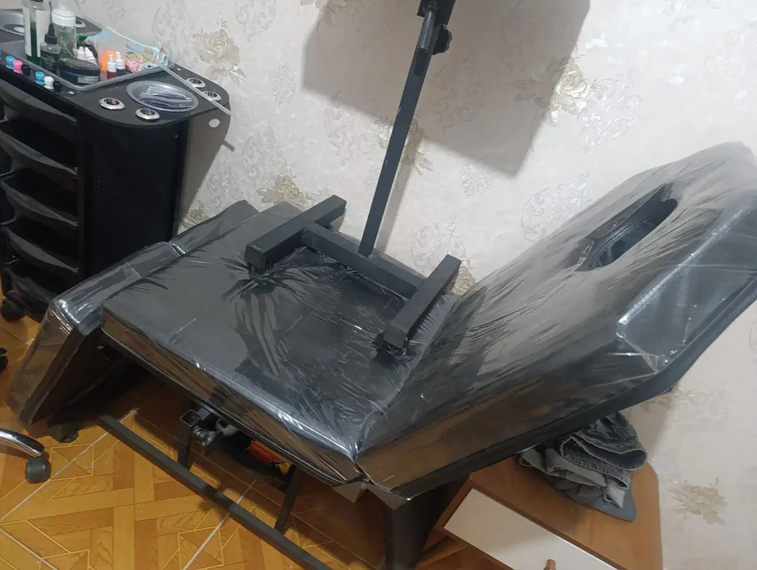 ست تخت تتو|آرایشگاه و سالنهای زیبایی|همدان, |دیوار