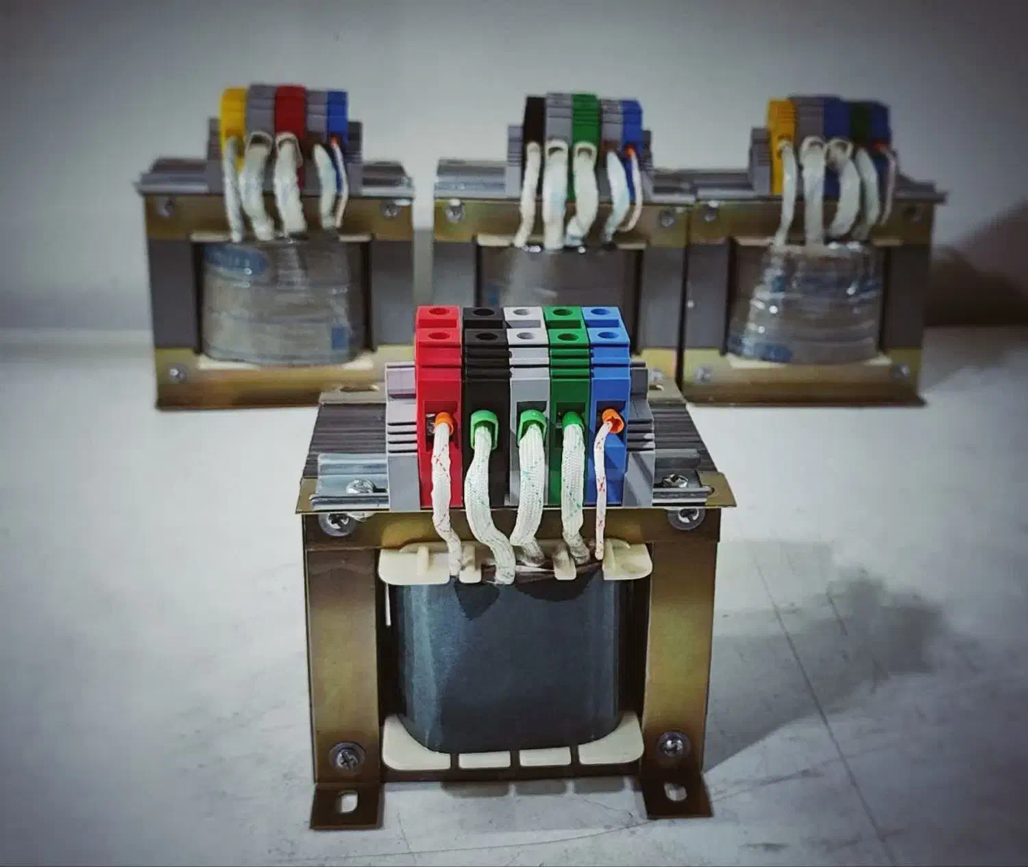 تولبد و طراحی انواع ترانس افزاینده (ماینر)|ماشینآلات صنعتی|مشهد, هفت تیر (آب و برق)|دیوار