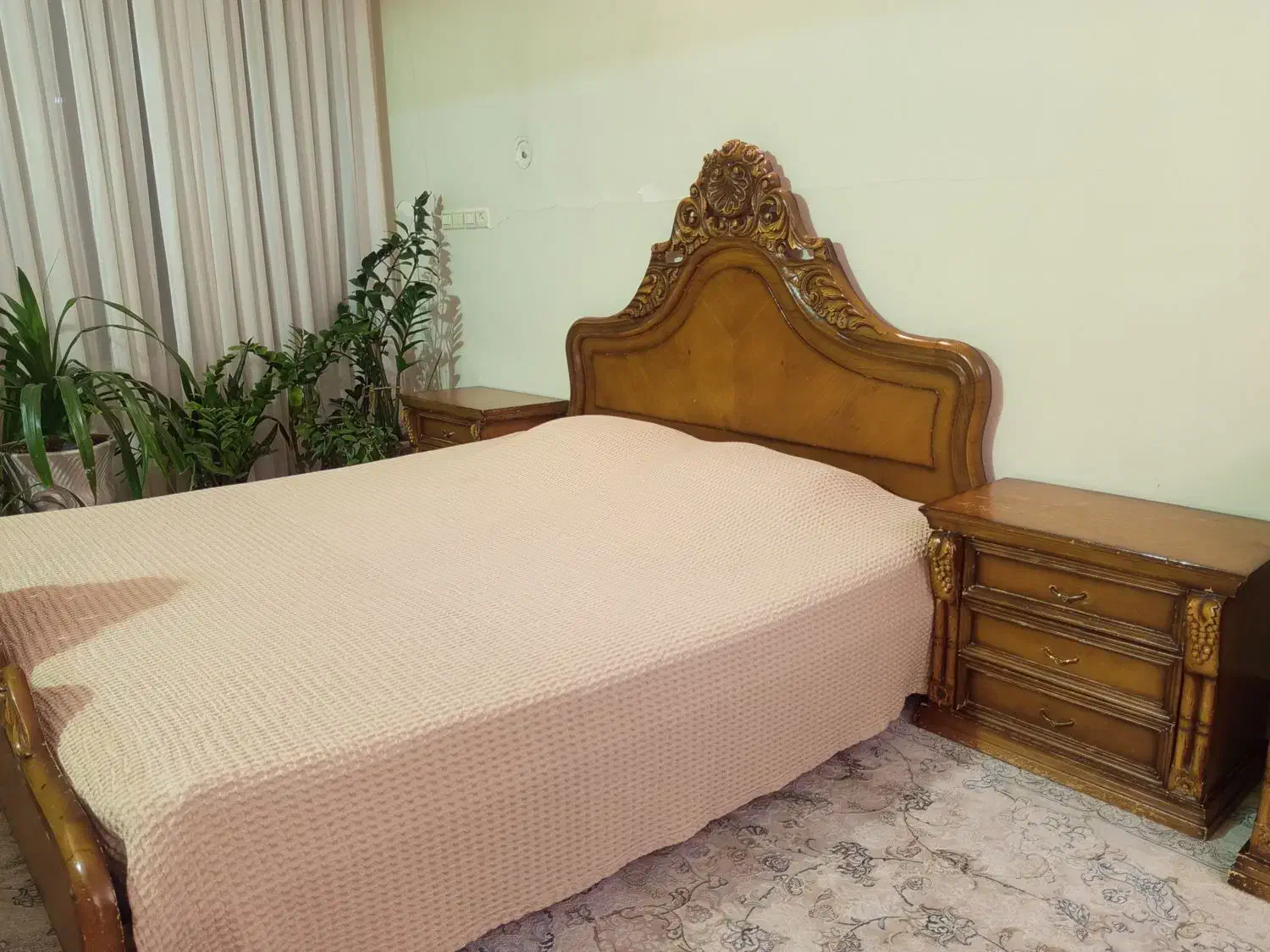 سرویس خواب چوبی منبت دونفره|تخت و سرویس خواب|قم, باجک سه|دیوار