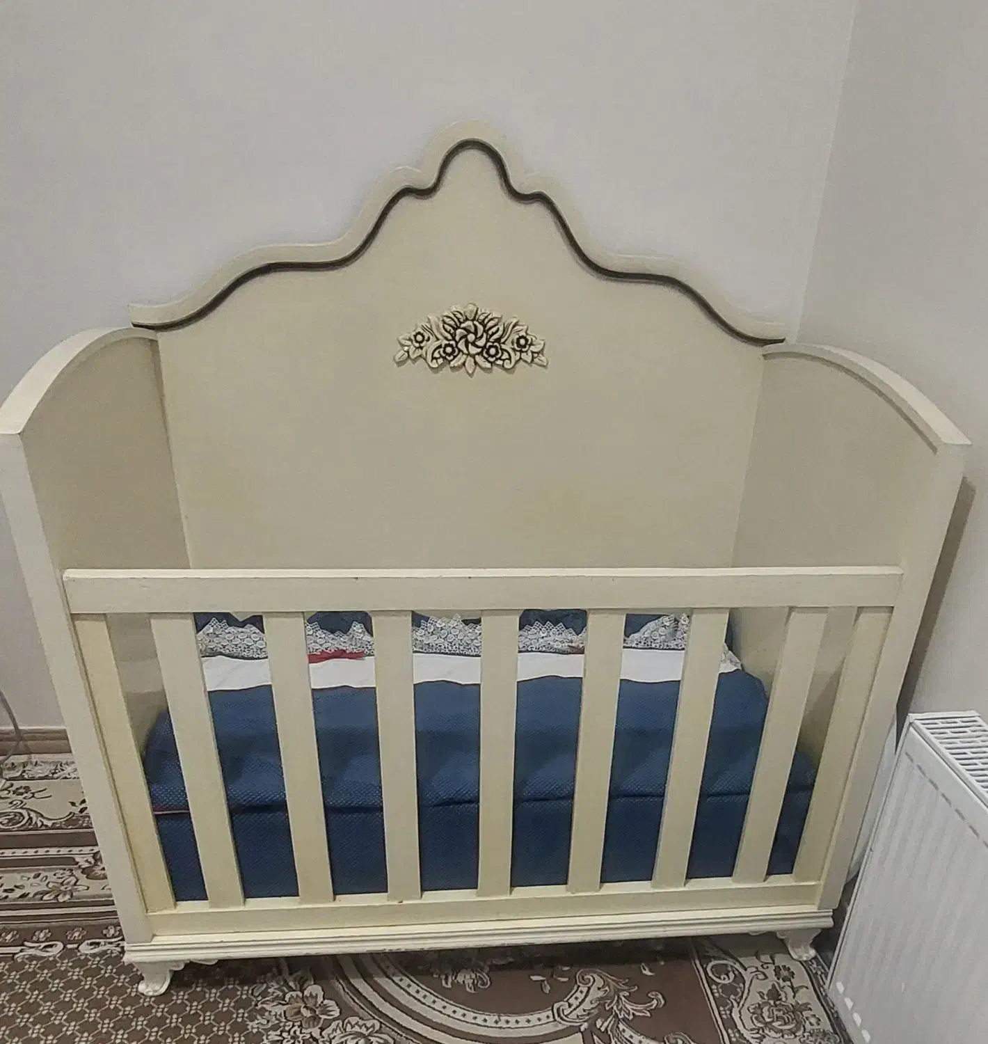 تخت کودک|تخت و صندلی بچه|پیر بکران, |دیوار