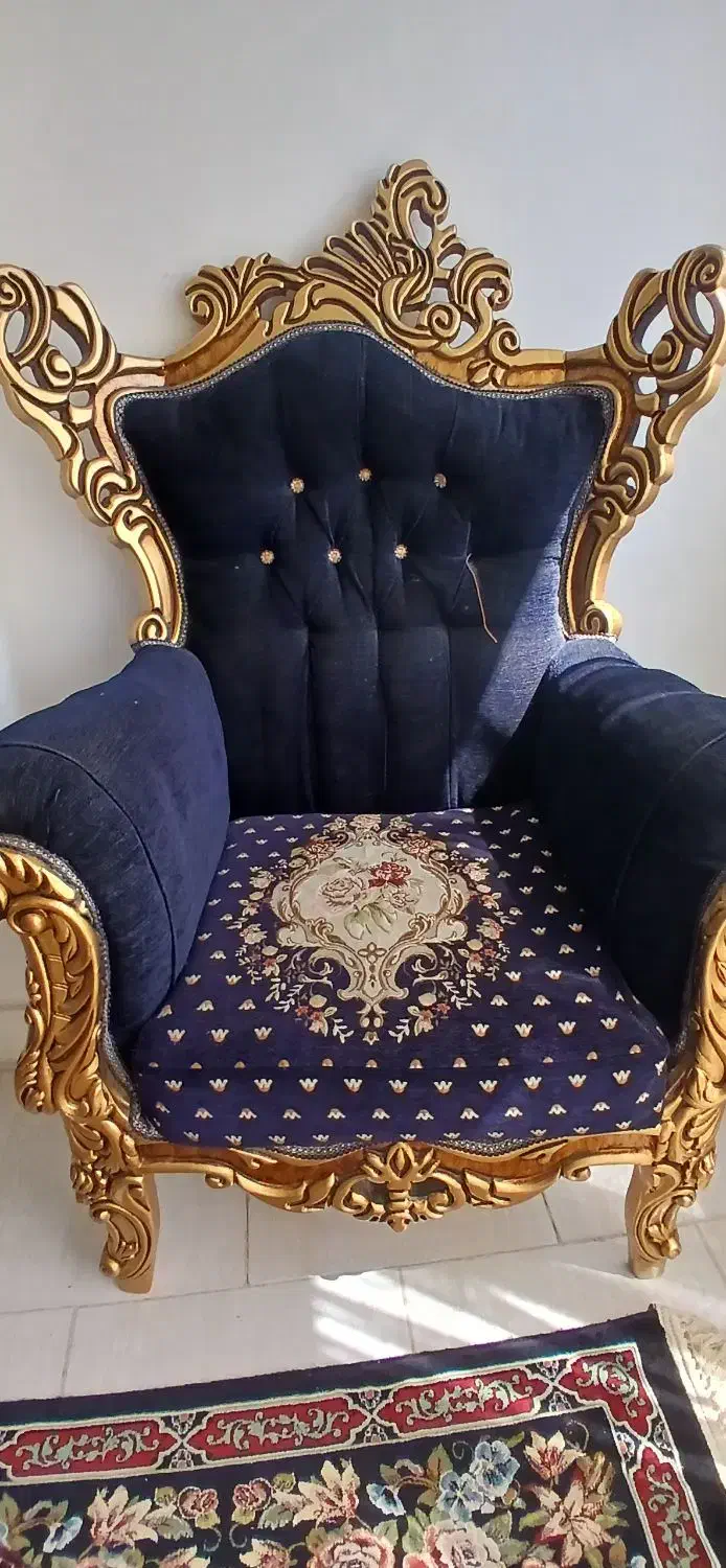 مبل ۷ نفره کلاسیک|مبلمان خانگی و میز عسلی|هشتگرد, فاز ۷ مهستان|دیوار