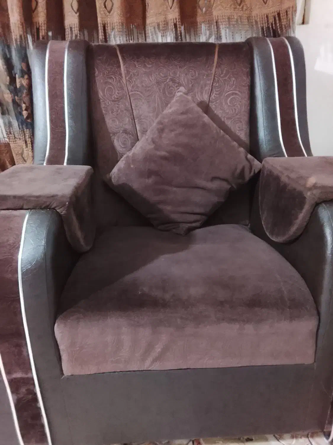 مبل 7نفره راحتی تمیز بدون پارگی و شکستگی|مبلمان خانگی و میز عسلی|تربت جام, فاز ۲ فرهنگیان|دیوار