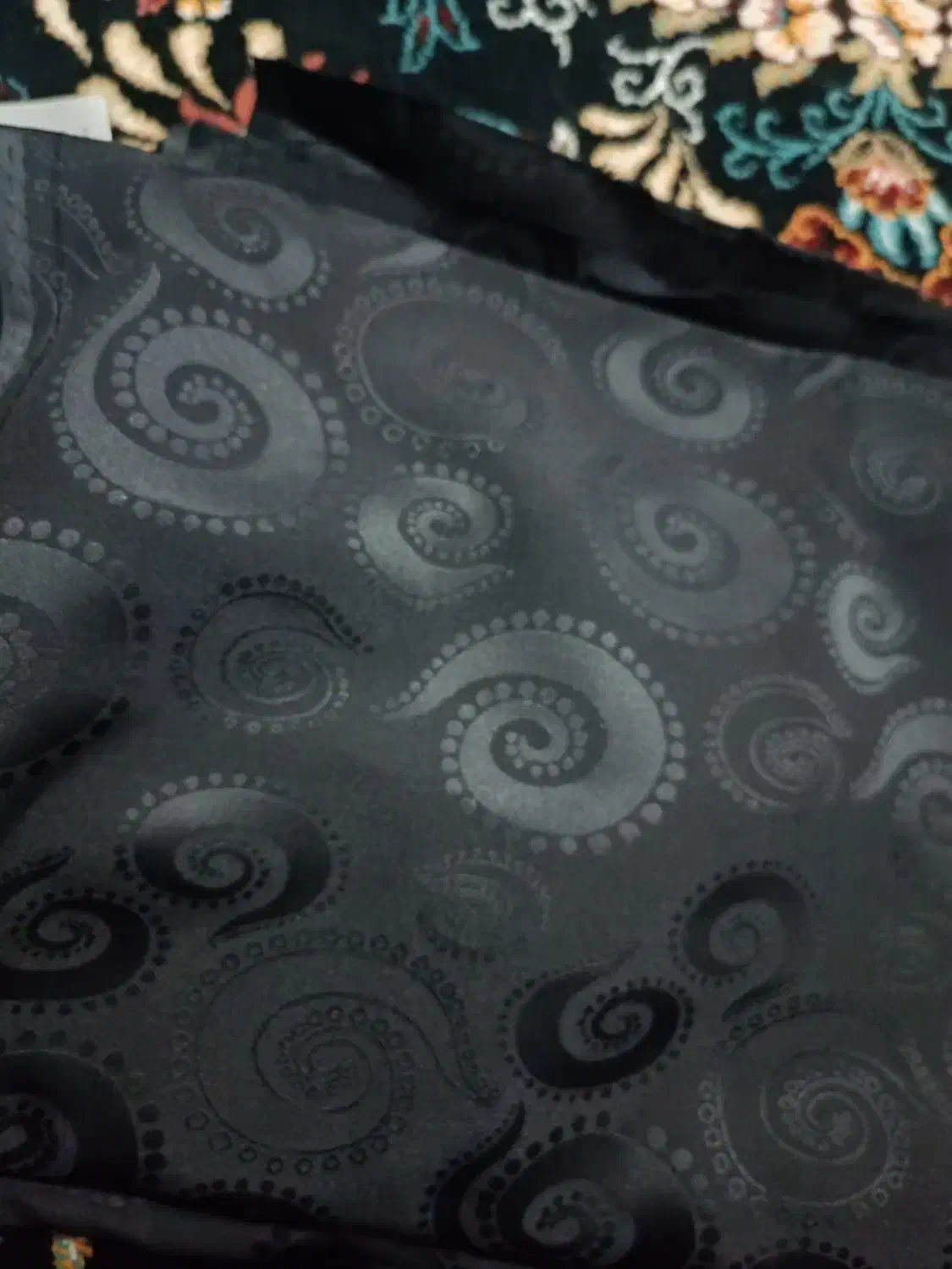 چادر مشکی طرحدار|لباس|قدس, شهر‌قدس|دیوار