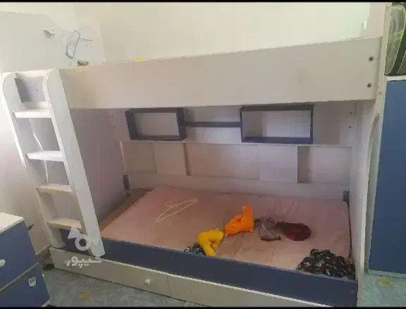 تخت دوطبقه به همراه دو عددکشو پاتختی|تخت و سرویس خواب|ساری, |دیوار