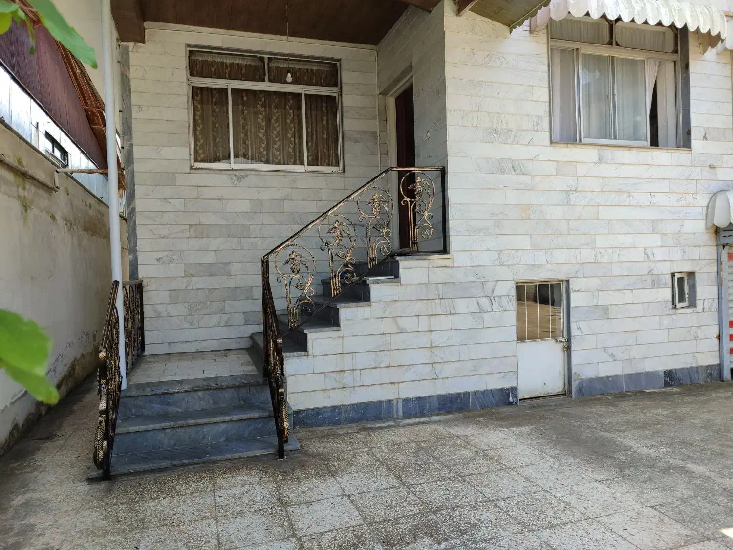 اجاره روزانه/هفتگی/ماهانه ویلا ۳۰۰ متری در ساحل قو|اجارهٔ کوتاه‌مدت ویلا و باغ|بندر انزلی, ساحل قو|دیوار