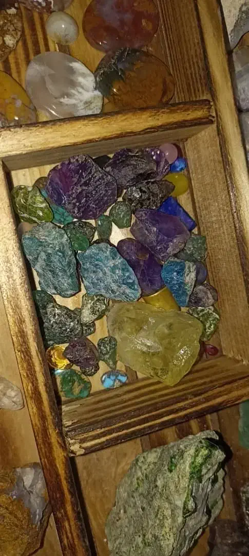 سنگ های راف اصل،وارداتی|جواهرات|تبریز, |دیوار