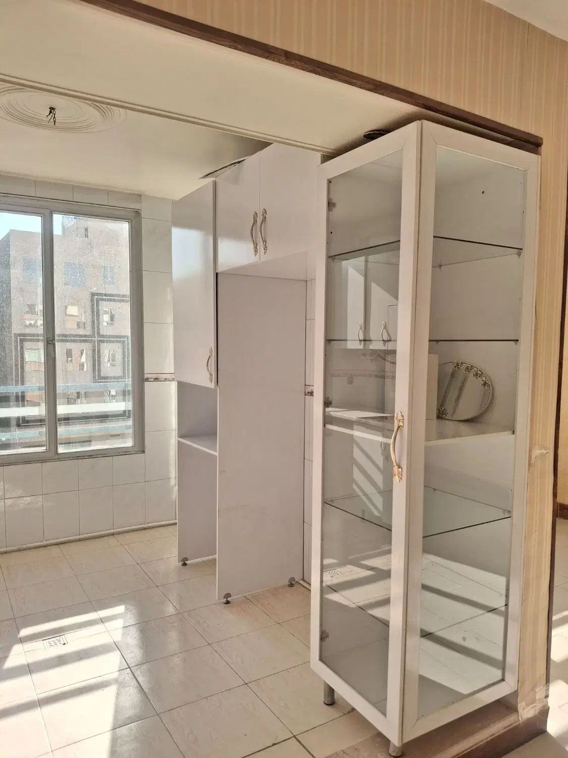 کابینت هایگلس ویترین دار درحد نو|مصالح و تجهیزات ساختمان|قزوین, |دیوار