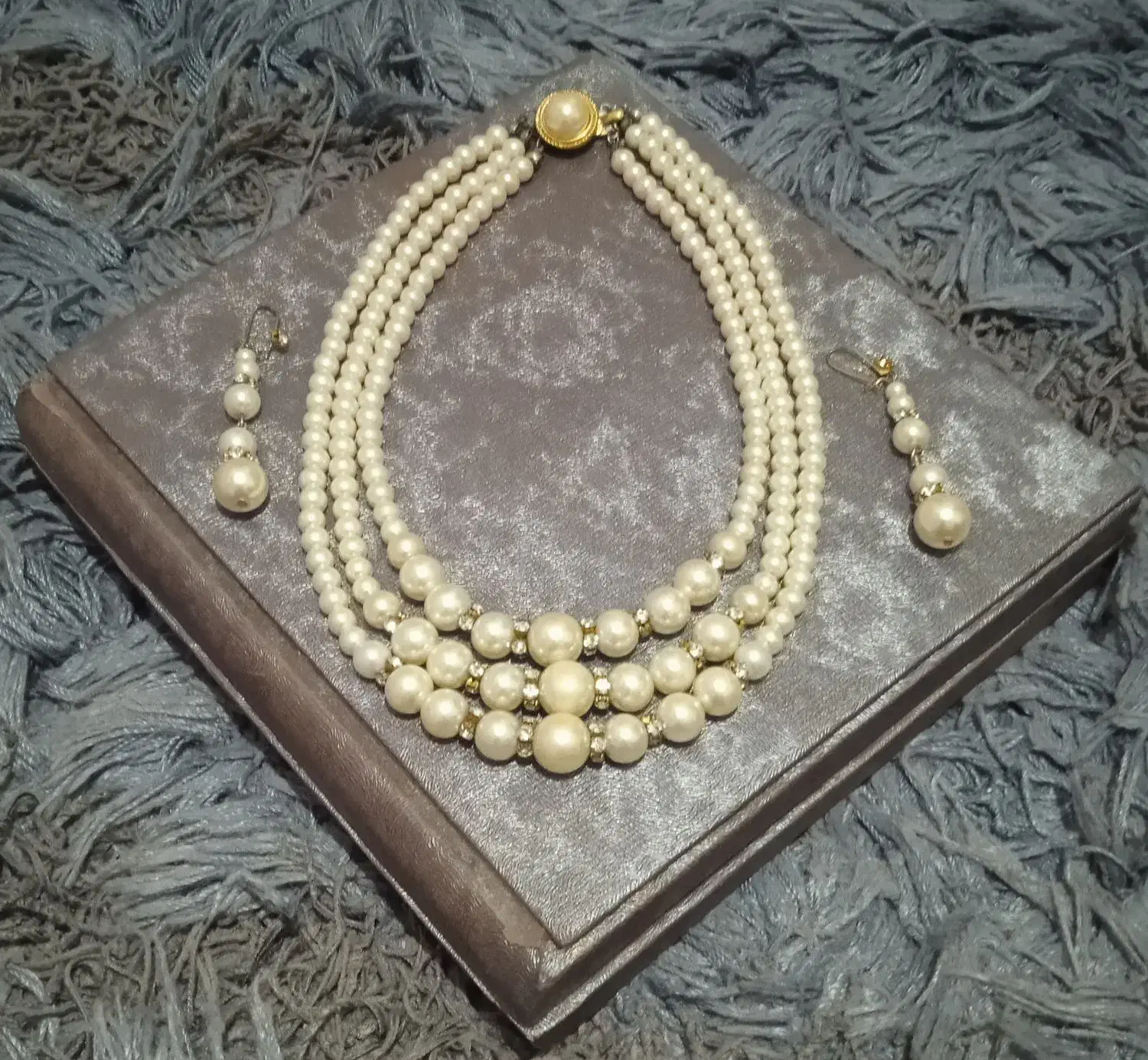 ست گردنبند|بدلیجات|شیراز, ماه فیروزان|دیوار