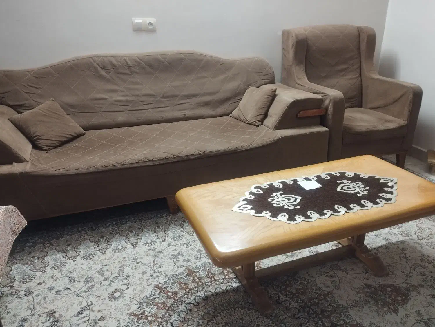 یک دست مبل راحتی ۷نفره با میز جلو مبلی|مبلمان خانگی و میز عسلی|شاهرود, |دیوار