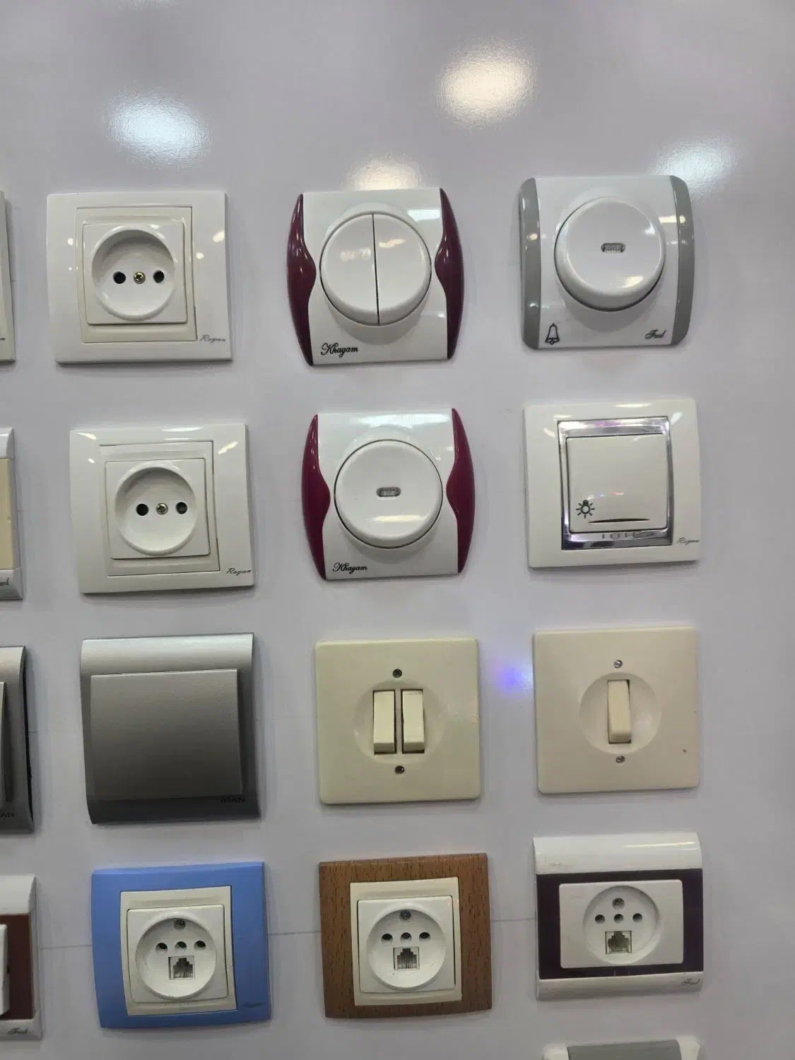 لامپ و کلید پریز|لامپ و چراغ|نجفآباد, گلدشت|دیوار