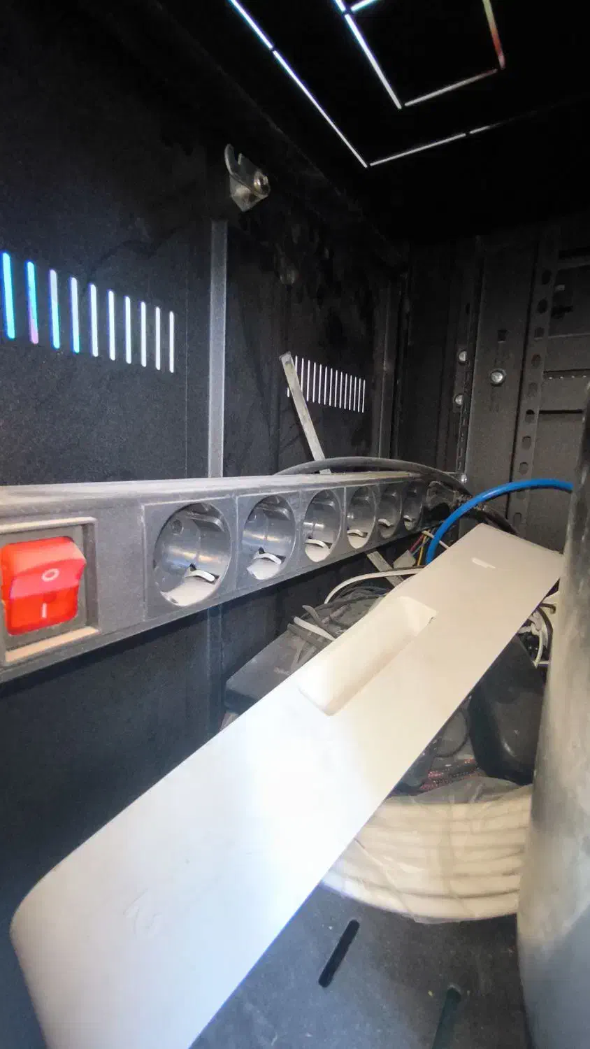 رک شبکه ایستاده|مودم و تجهیزات شبکه|تبریز, |دیوار