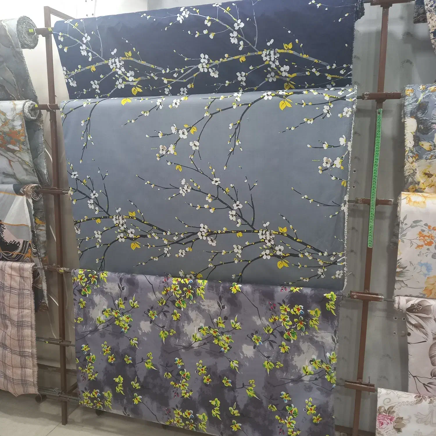 پارچه سرای ابریشم|لوازم خیاطی و بافتنی|سمنان, |دیوار