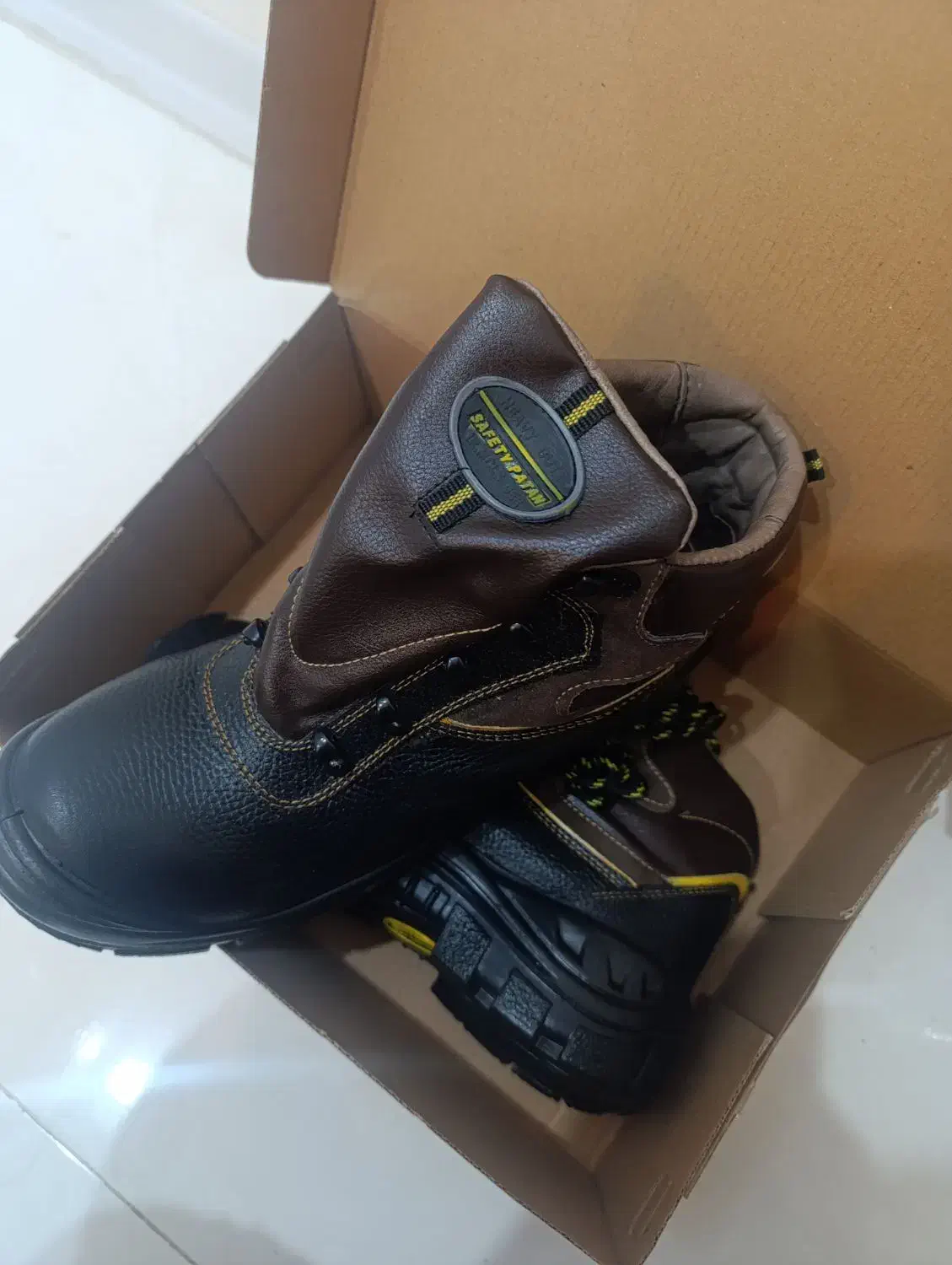 3 جفت کفش ایمنی|کیف، کفش، کمربند|اهواز, شهرک دانشگاه|دیوار