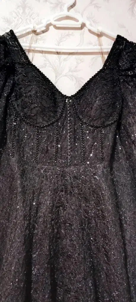 لباس مجلسی|لباس|کوهسار (البرز), |دیوار