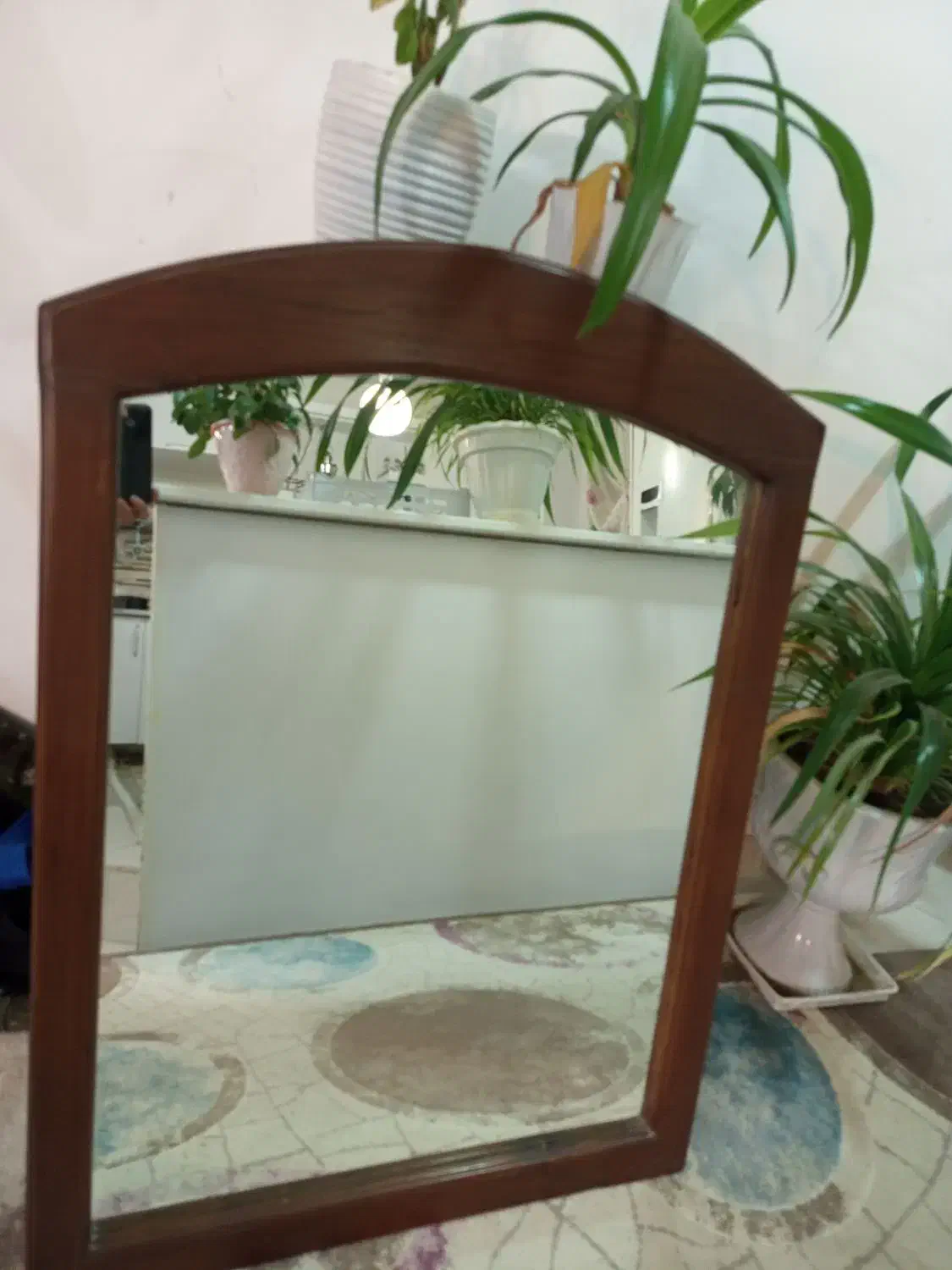 آینه چوب گردو.   گل بزرگ یک متر ونیم‌قد|آینه|گلبهار, شهر جدید گلبهار|دیوار