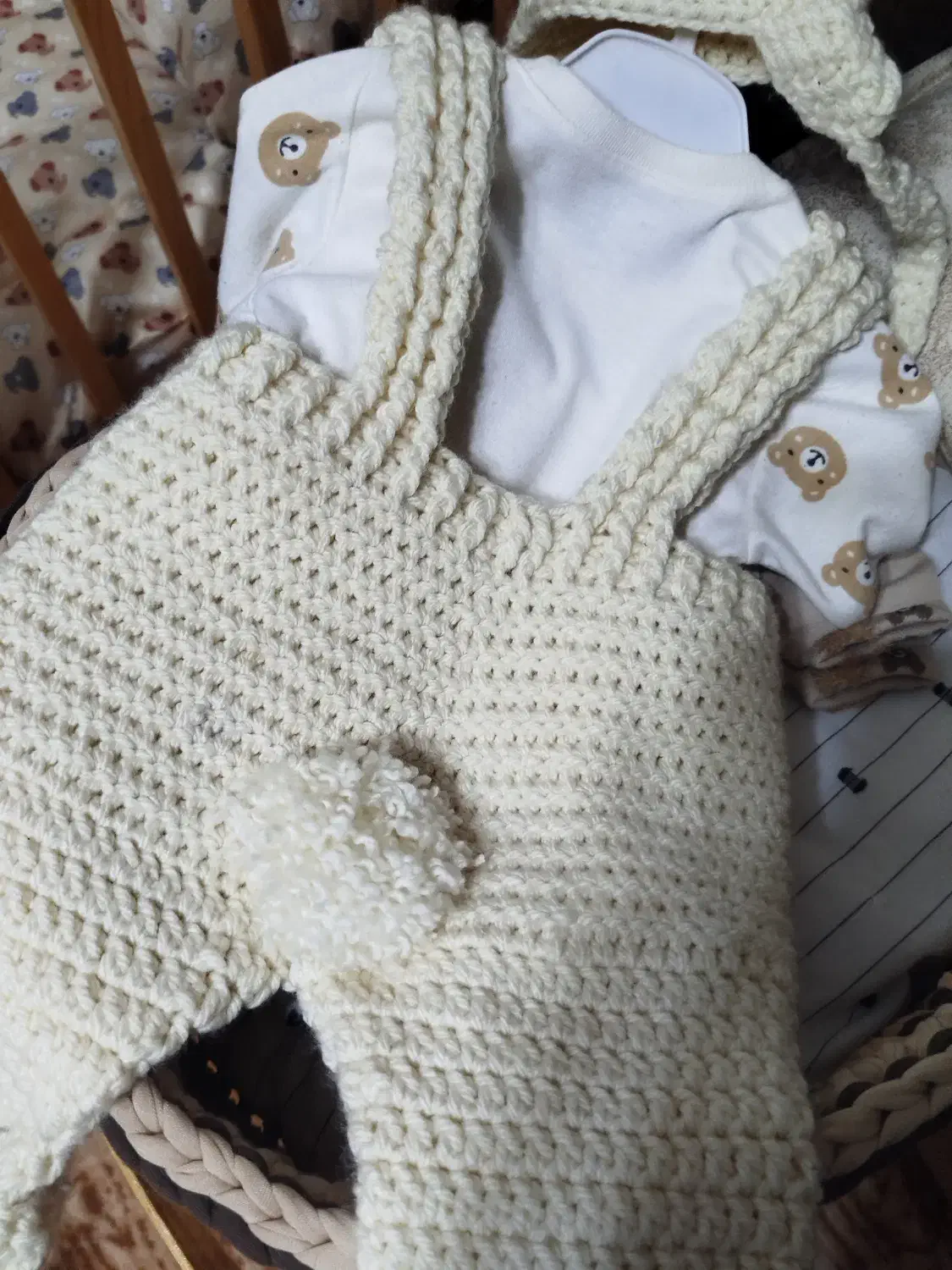 بافت بیلر و کلاه نوزادی|کفش و لباس بچه|آستارا, |دیوار