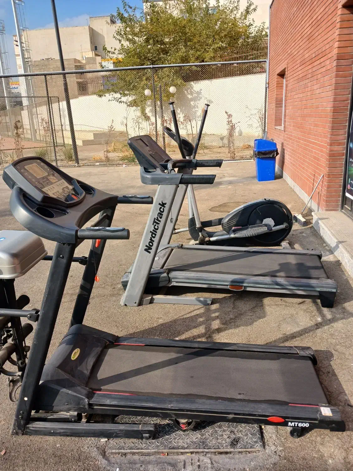 سه عدد تردمیل سالم کار کرده قیمت ۴۵میلیون|تجهیزات ورزشی|فردیس, شهرک راه آهن|دیوار