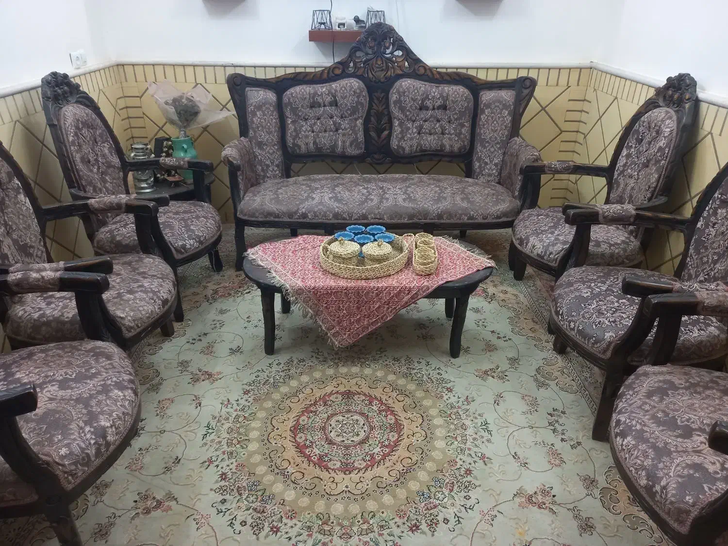 مبل سلطنتی ۹ نفره|مبلمان خانگی و میز عسلی|کاشان, مزرعه نو|دیوار