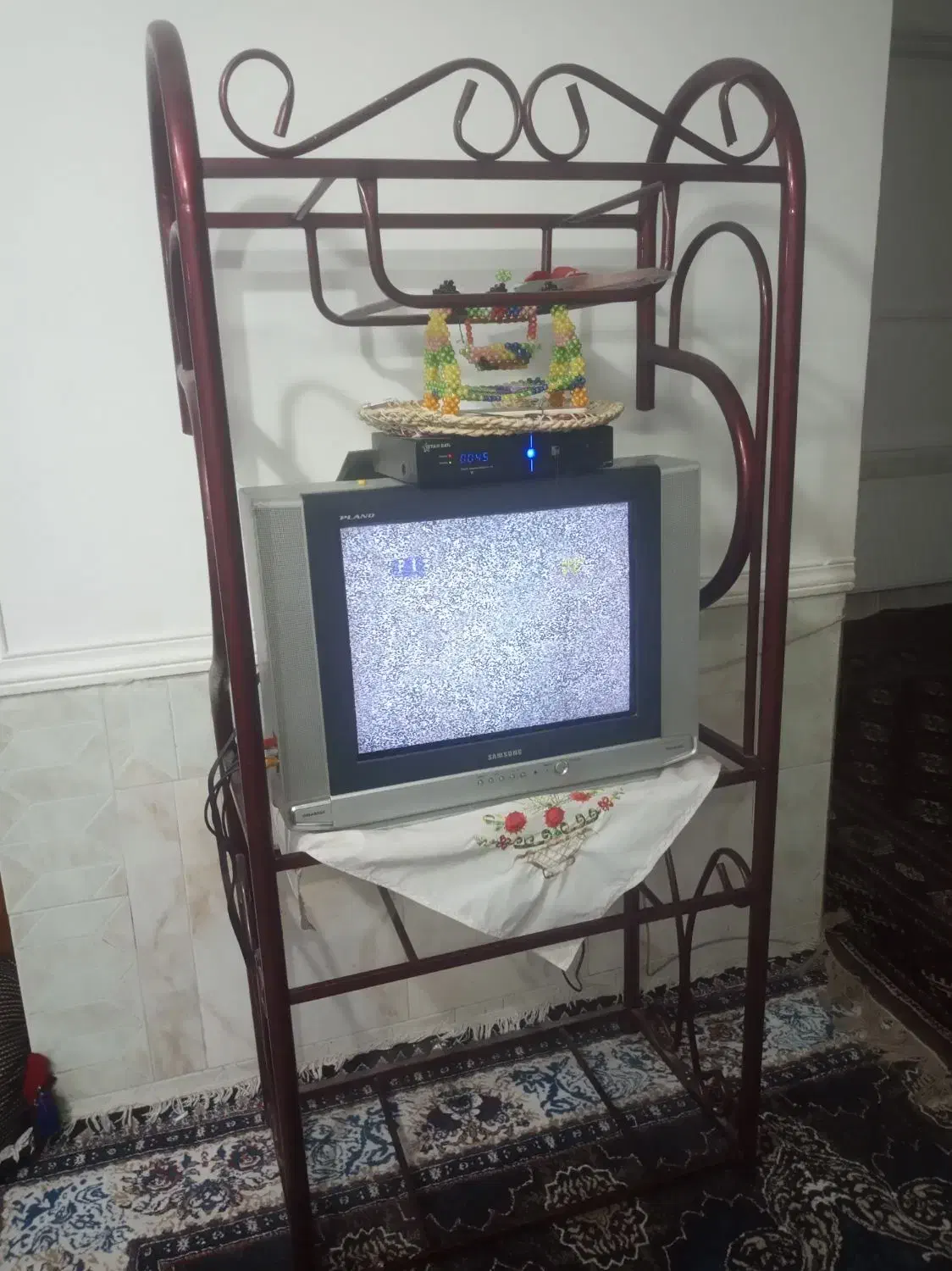 میز و تلویزیون|تلویزیون و پروژکتور|زاهدان, |دیوار