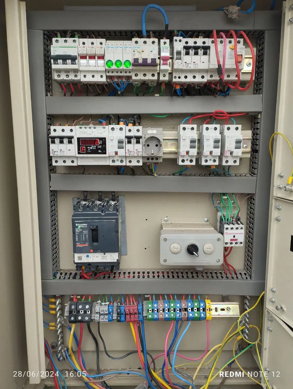 برقکار ساختمان و صنعتی ماهر|خدمات پیشه و مهارت|قم, آزادگان|دیوار