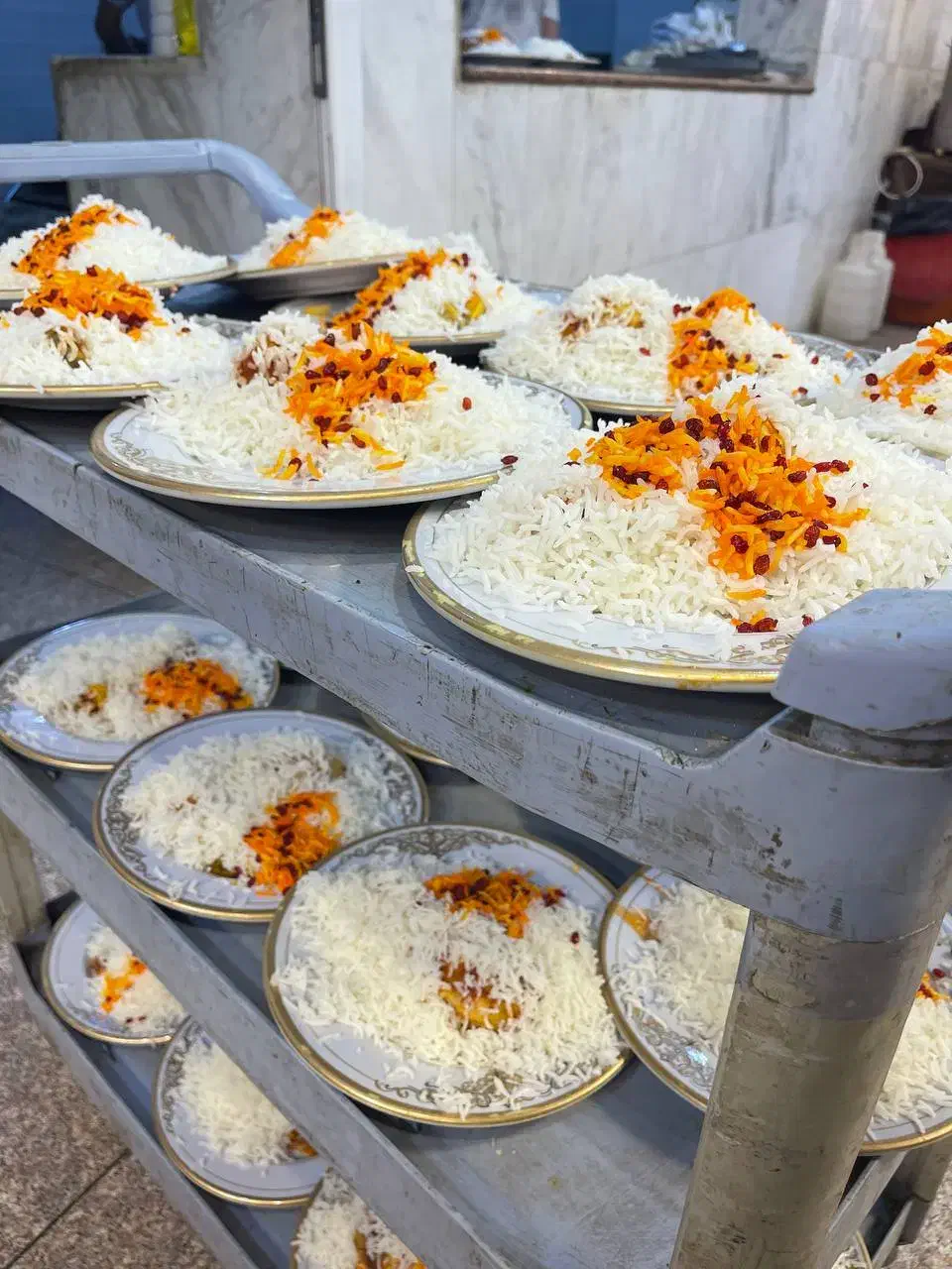 کمک آشپز اقا در اول ورودی اسفهلان|استخدام خدمات فروشگاه و رستوران|خسروشاه, |دیوار