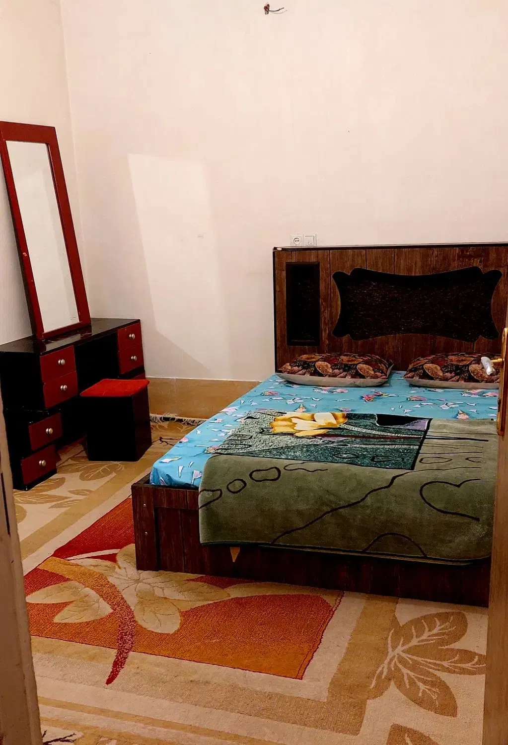 منزل مبله باتمام امکانات همراه پارکینیگ|اجارهٔ کوتاه‌مدت آپارتمان و سوئیت|شیراز, شاهجیان|دیوار
