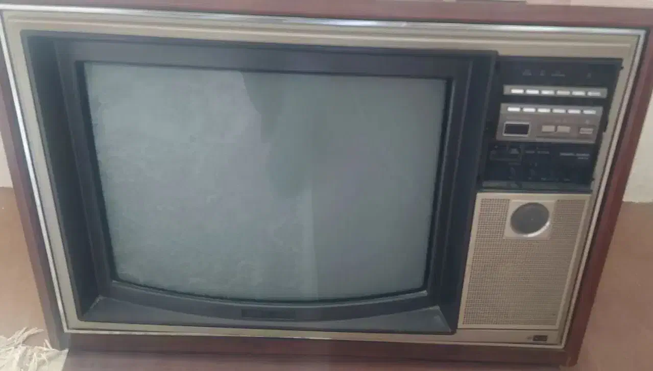 تلویزیون قدیمی|تلویزیون و پروژکتور|اصفهان, مارچین|دیوار