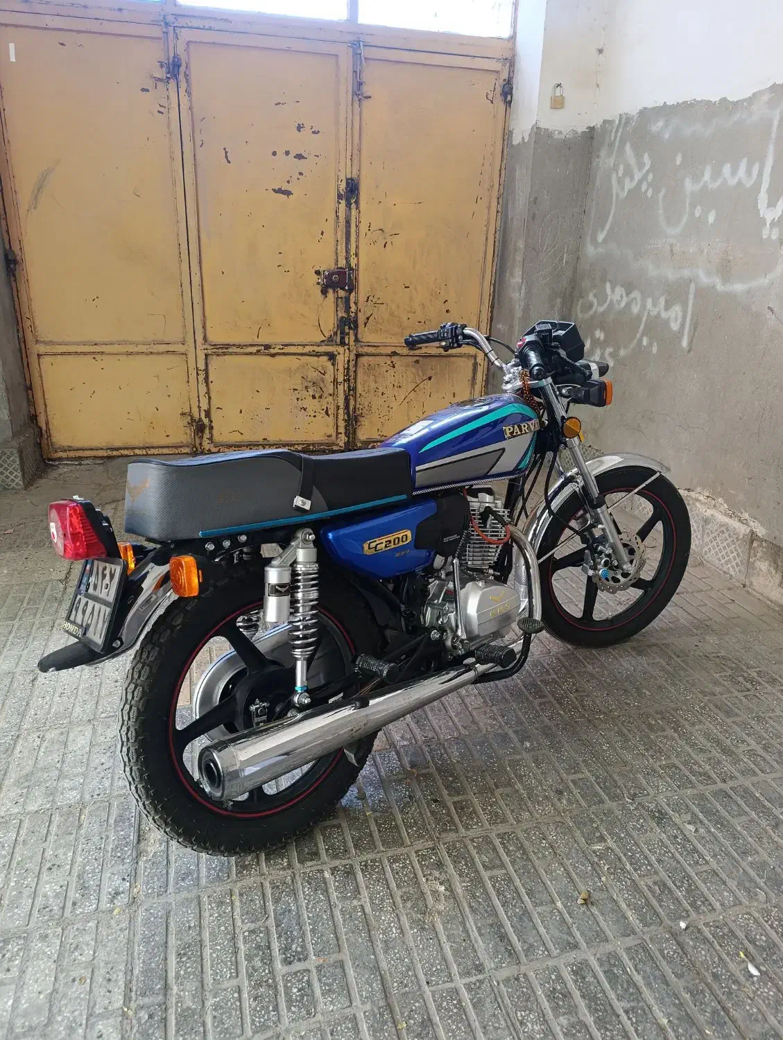 فروش فوری پرواز ۲۰۰ ۴۰۳|موتورسیکلت|الیگودرز, |دیوار