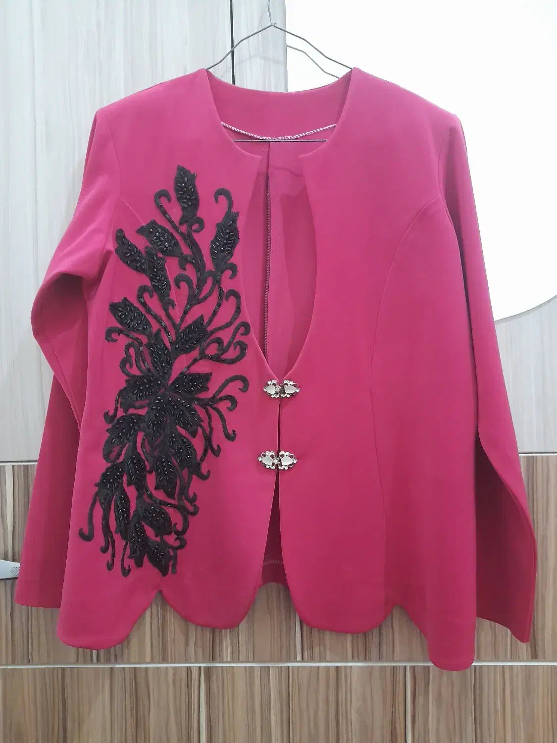 کت مجلسی|لباس|مرند, |دیوار