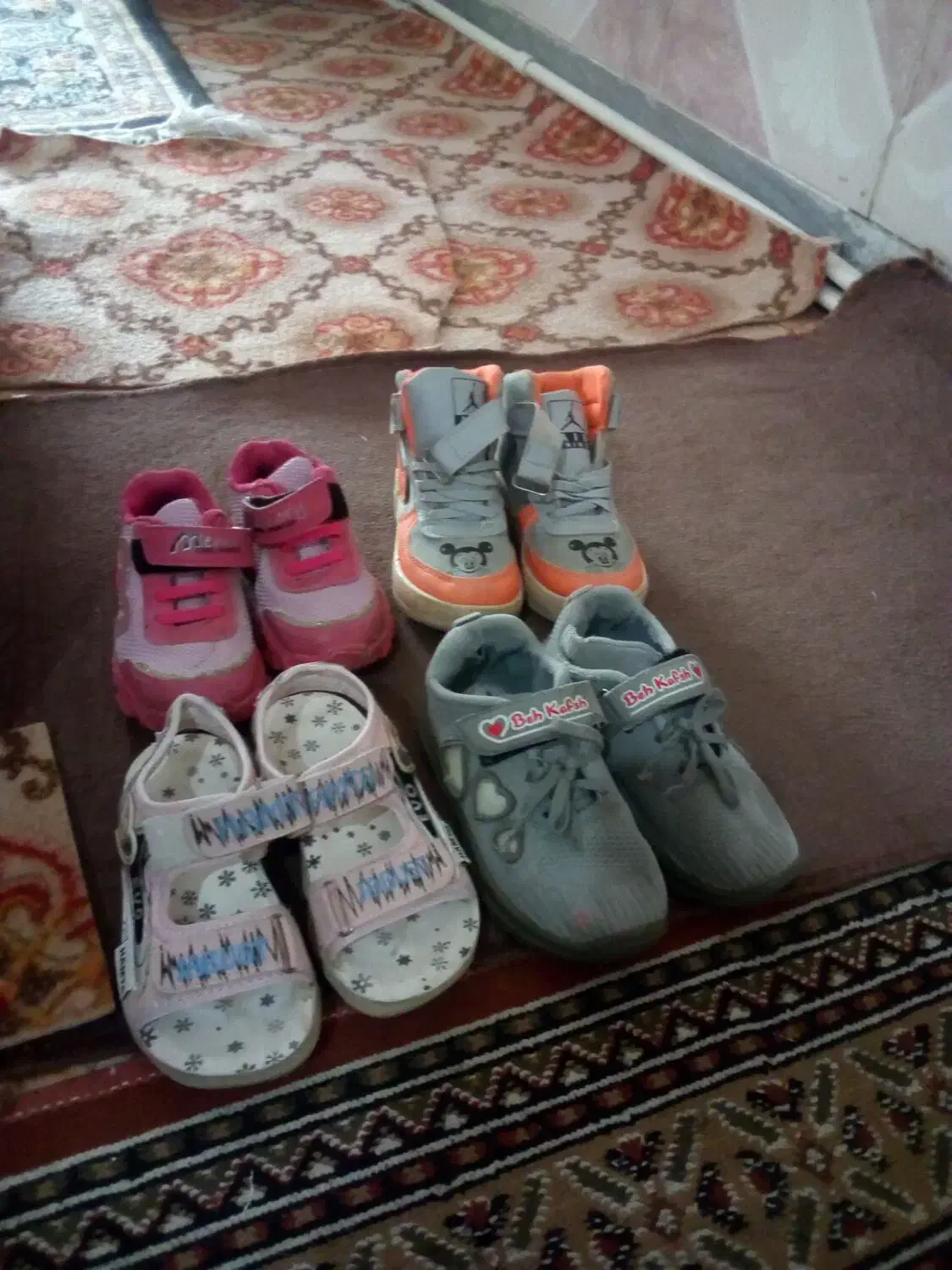 چهارجفت کفش بچگانه کارکرده تمیز|کفش و لباس بچه|زرند, |دیوار