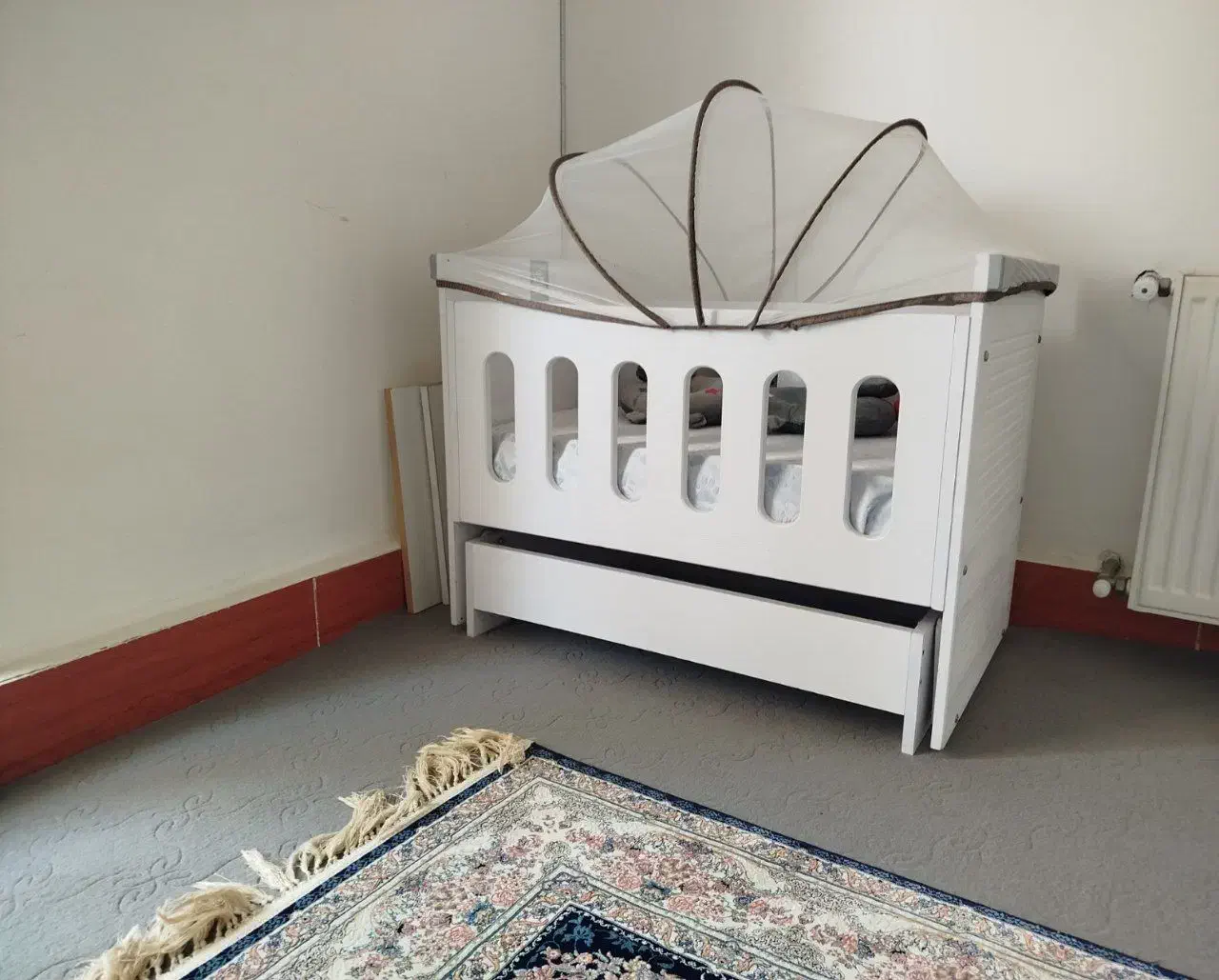 تخت گهواره چوبی|اسباب و اثاث بچه|قم, پردیسان|دیوار