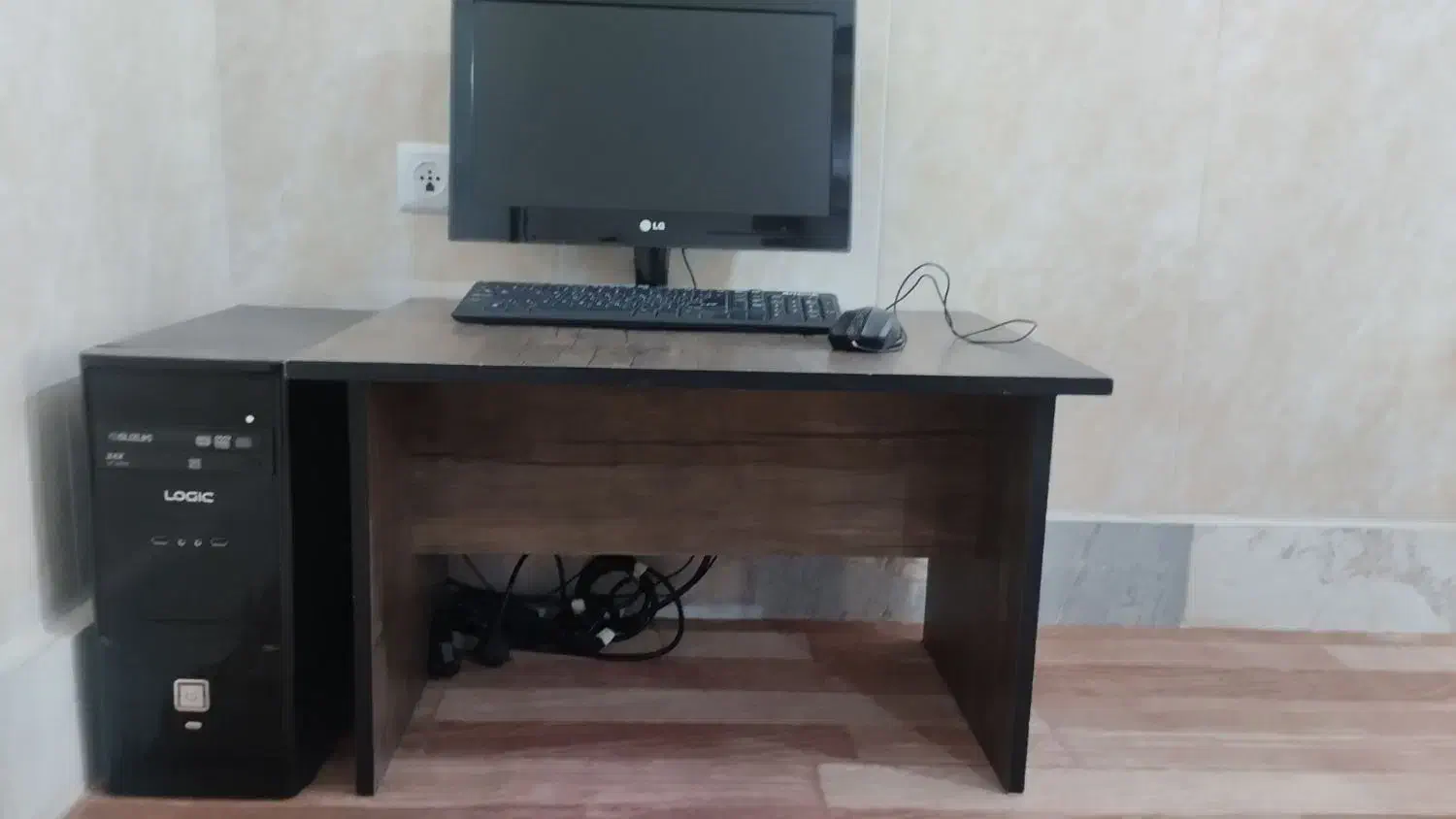 کامپیوتر|رایانه رومیزی|قدس, شهر‌قدس|دیوار