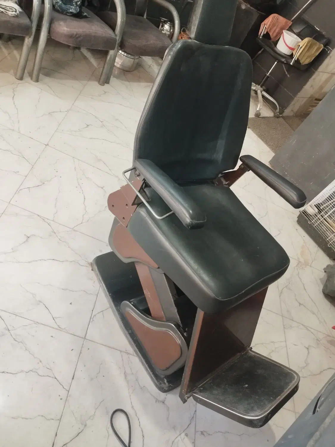 صندلی برقی سالم|آرایشگاه و سالن‌های زیبایی|بهارستان, |دیوار