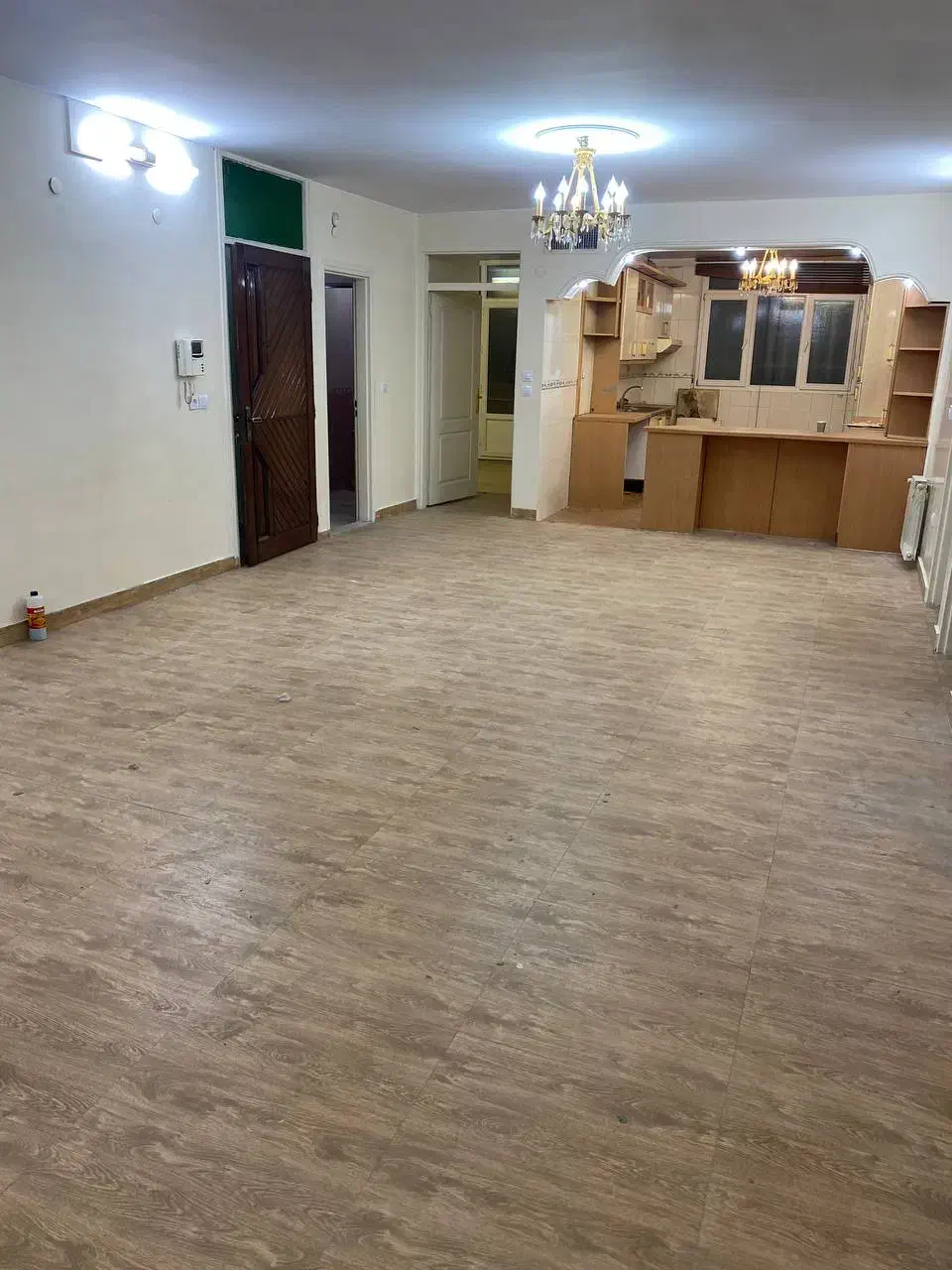 طبقه اول ۳خوابه (املاک سادات)