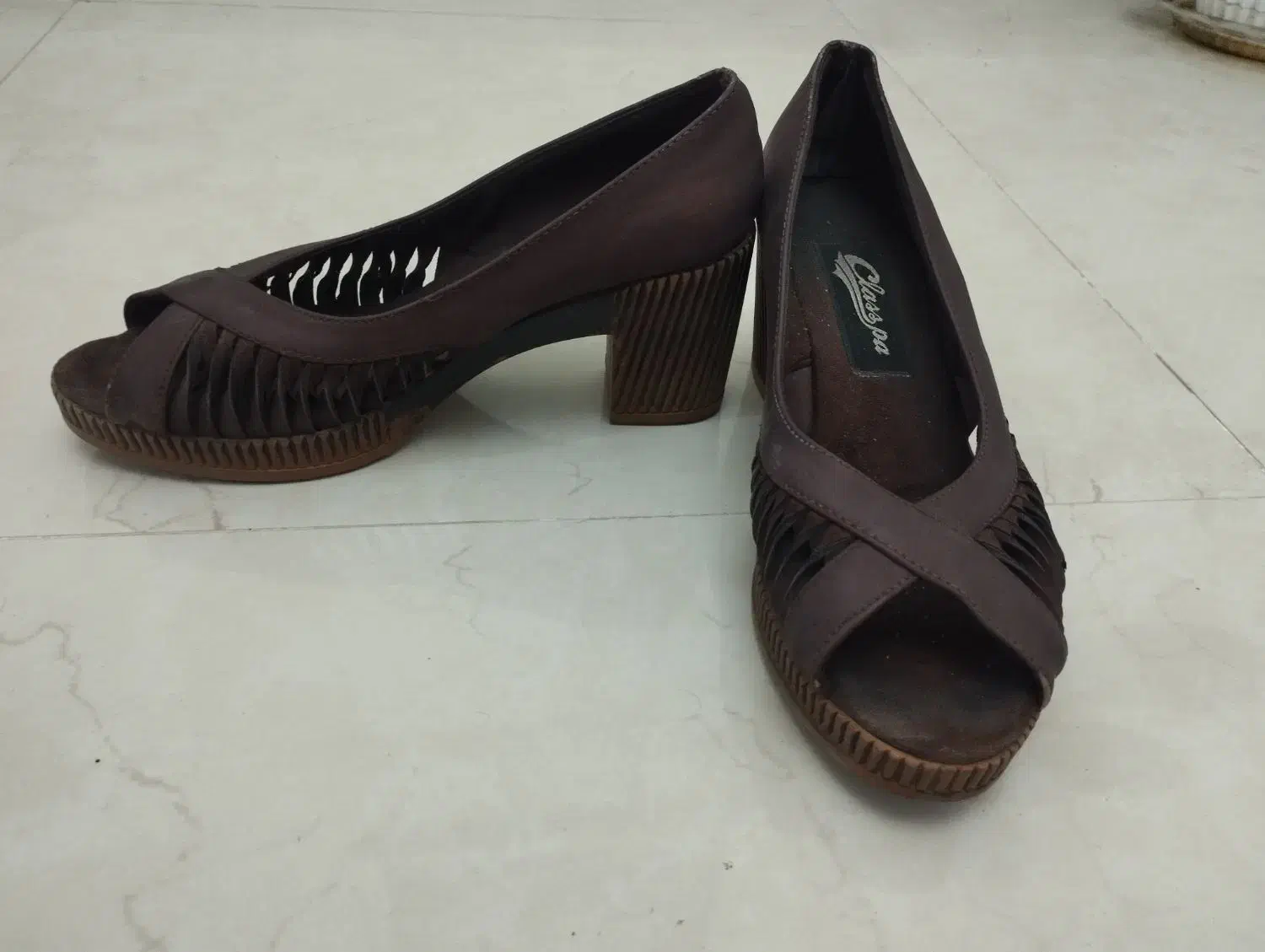 کفش مجلسی|کیف، کفش، کمربند|بابل, |دیوار