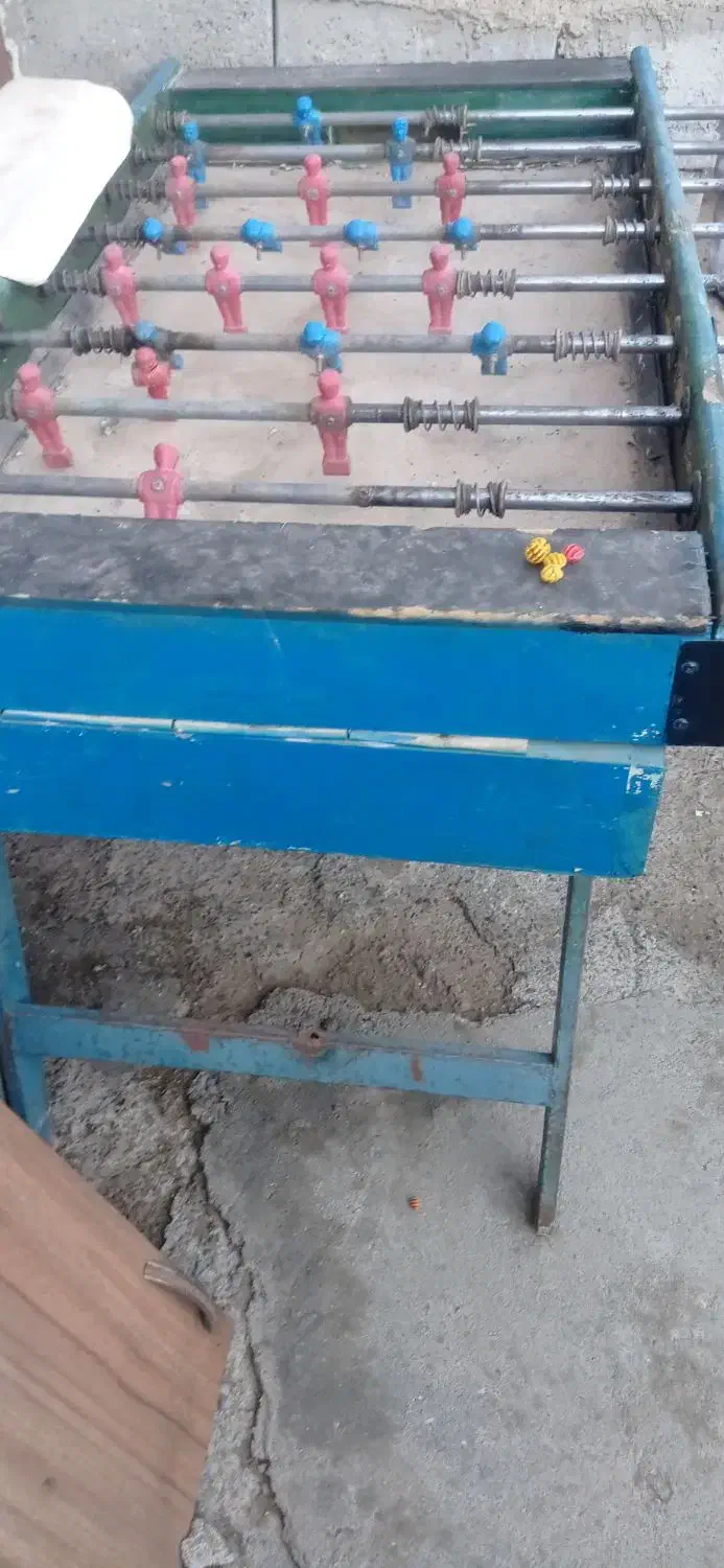 فوتبال‌دستی‌بزرگ‌پایه‌دارسالم‌به‌فروش‌میرسد|ورزش‌های توپی|الیگودرز, |دیوار