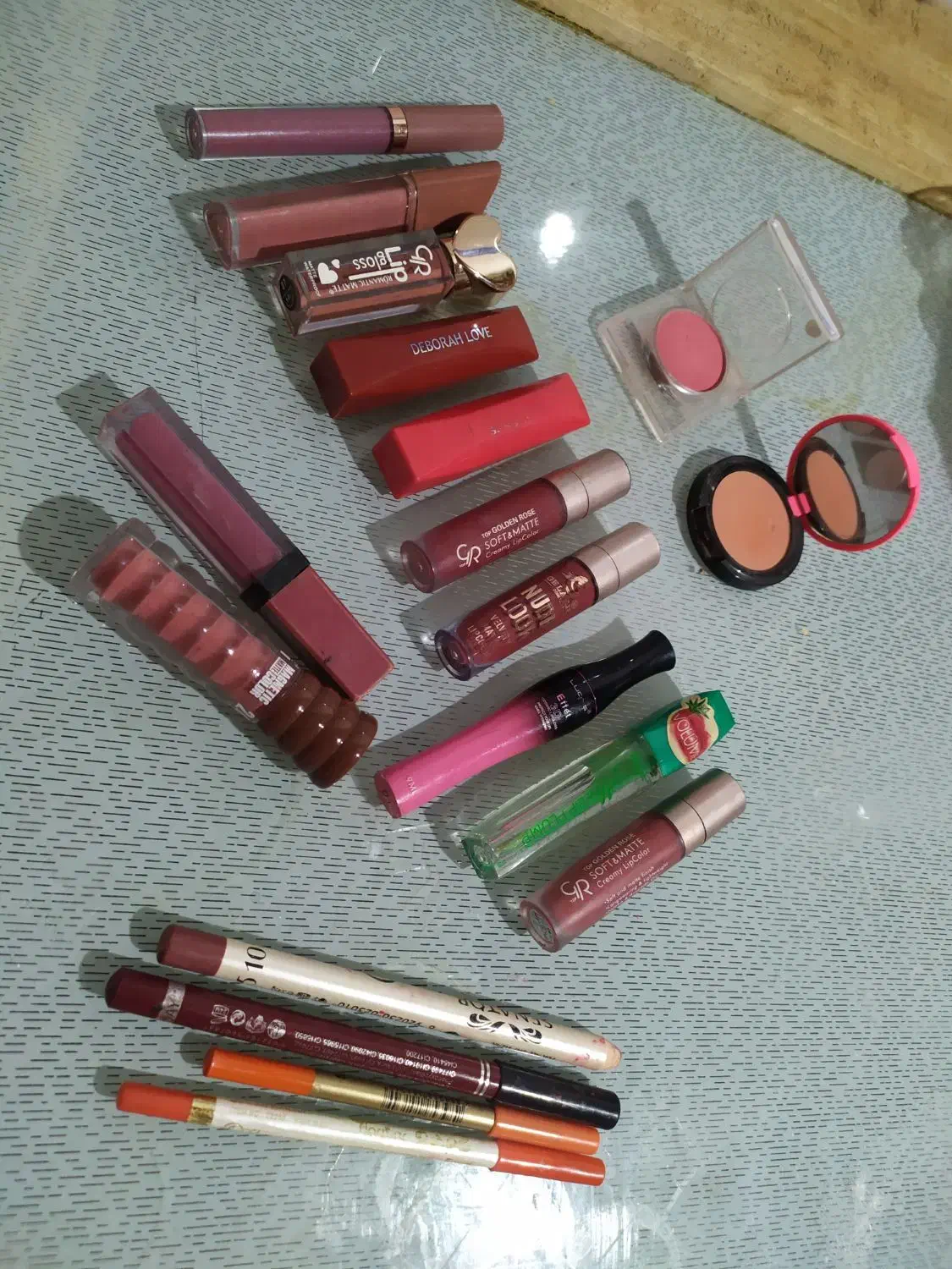 آرایشی|آرایشی، بهداشتی، درمانی|ربط, |دیوار