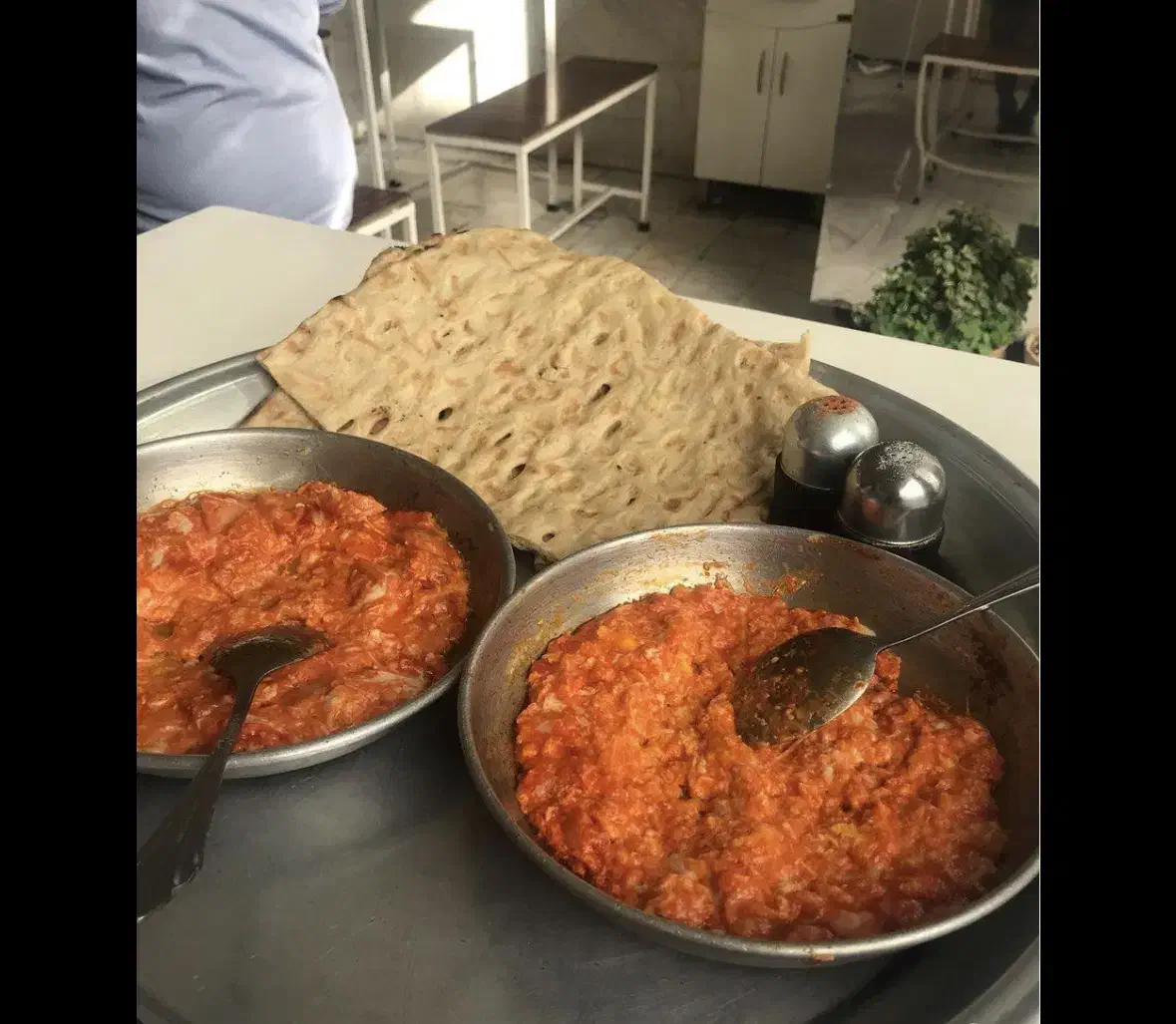 کمک آشپز آقا با جای خواب|استخدام خدمات فروشگاه و رستوران|تهران, تجریش|دیوار