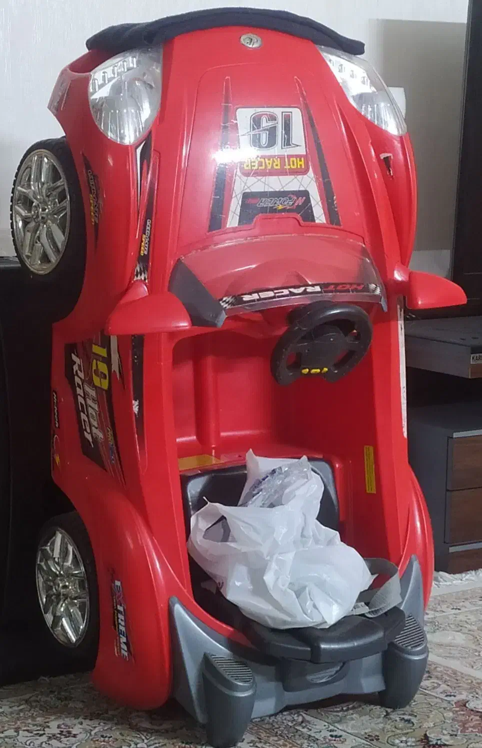 ماشین. شارژی نیاز به باطری دارد|اسباب‌بازی بچه|کرج, شهرک فهمیده|دیوار