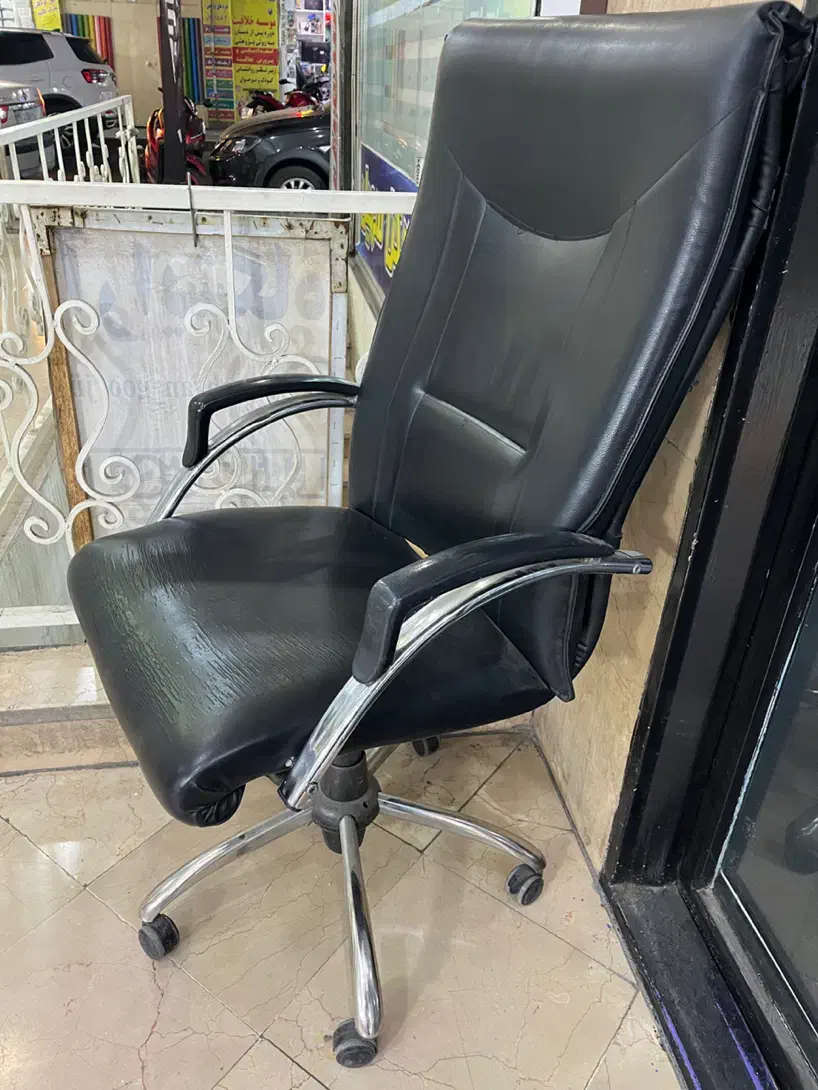 صندلی مدیریت|دفتر کار|اندیشه, اندیشه فاز ۱|دیوار